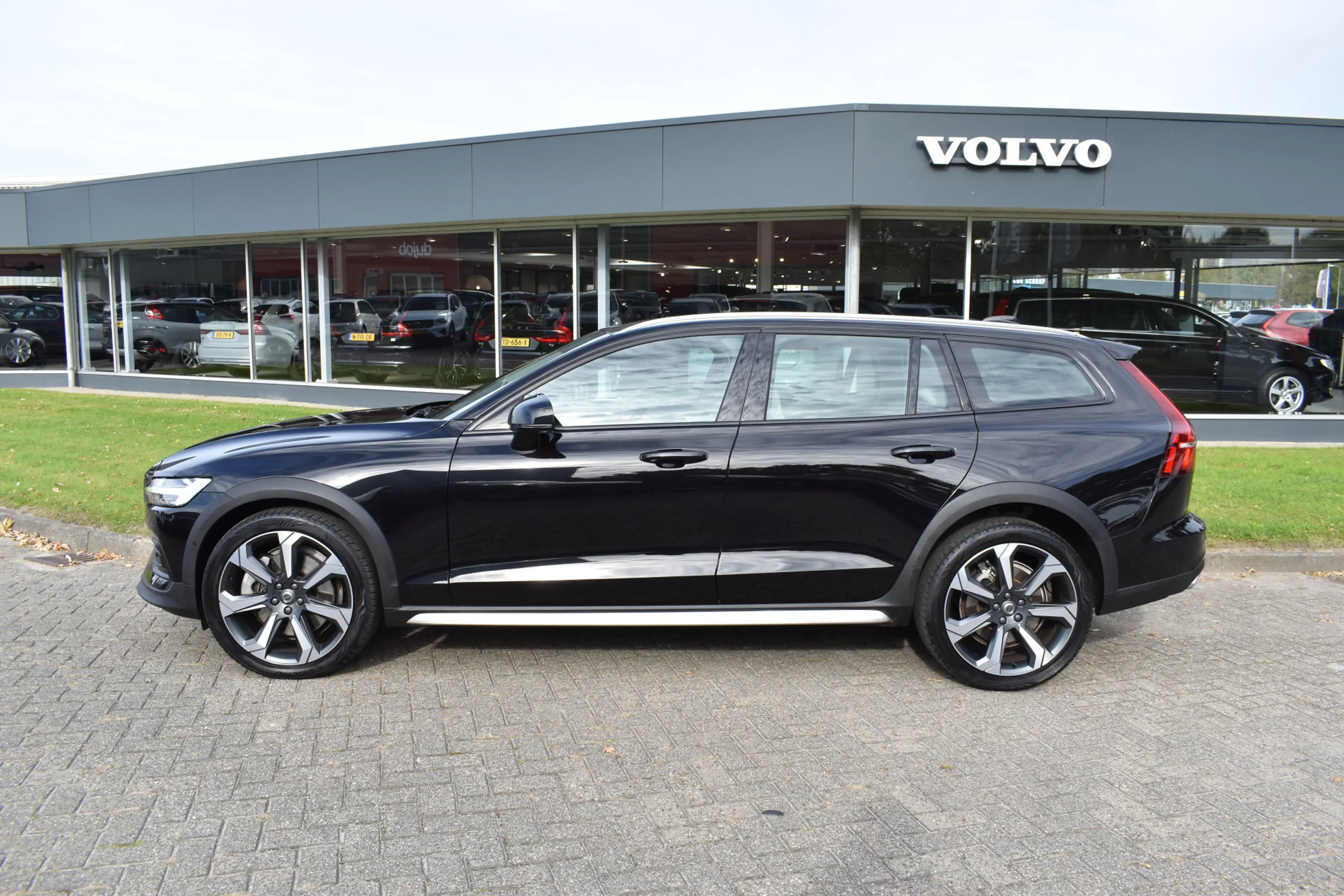 Volvo V60 Cross Country B5 265PK Automaat AWD Pro | Trekhaak | ACC | Blis — photo 9