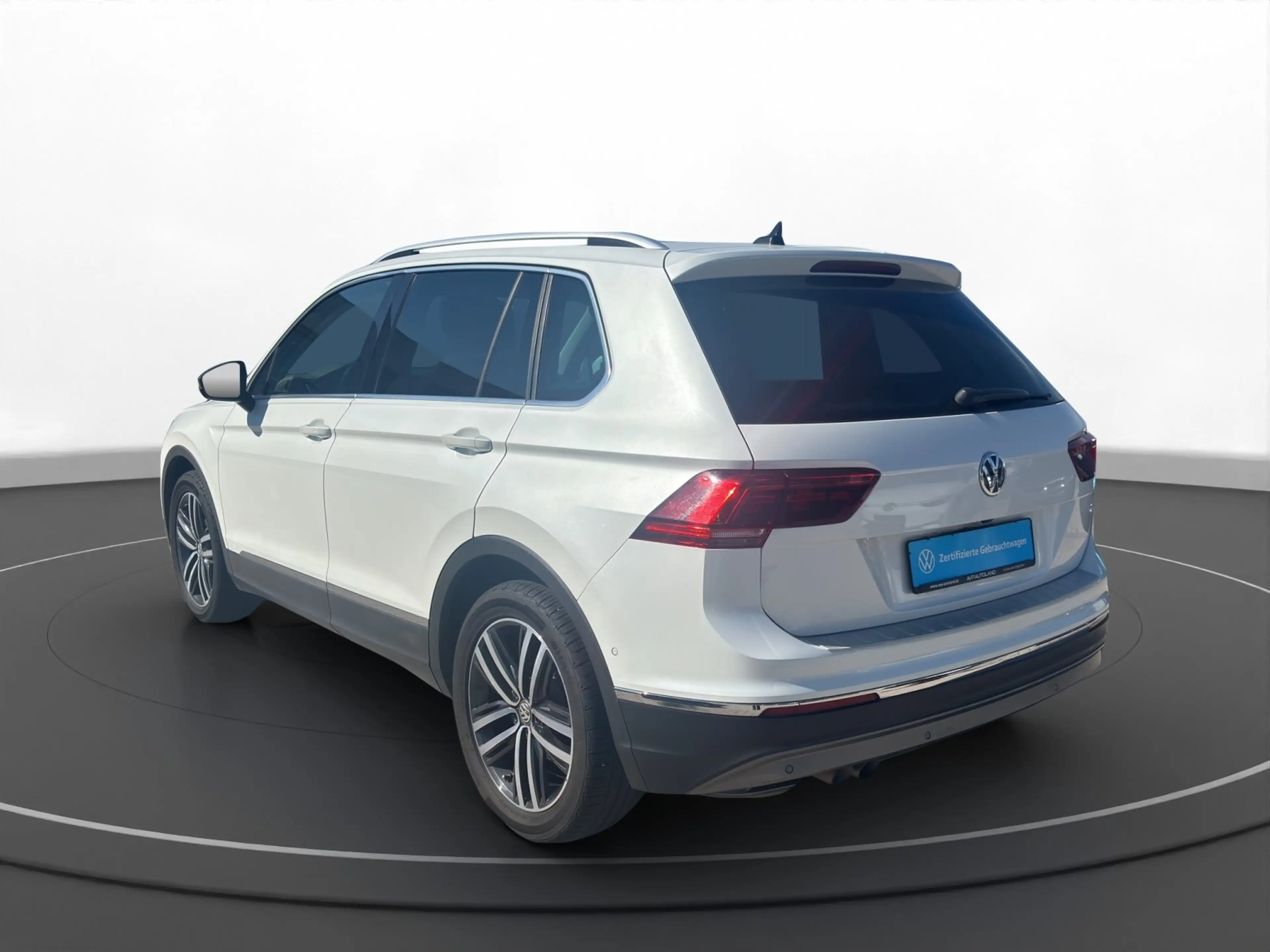 Volkswagen Tiguan 2.0 TDI DSG HIGHLINE | AHK | PANO | — photo 7