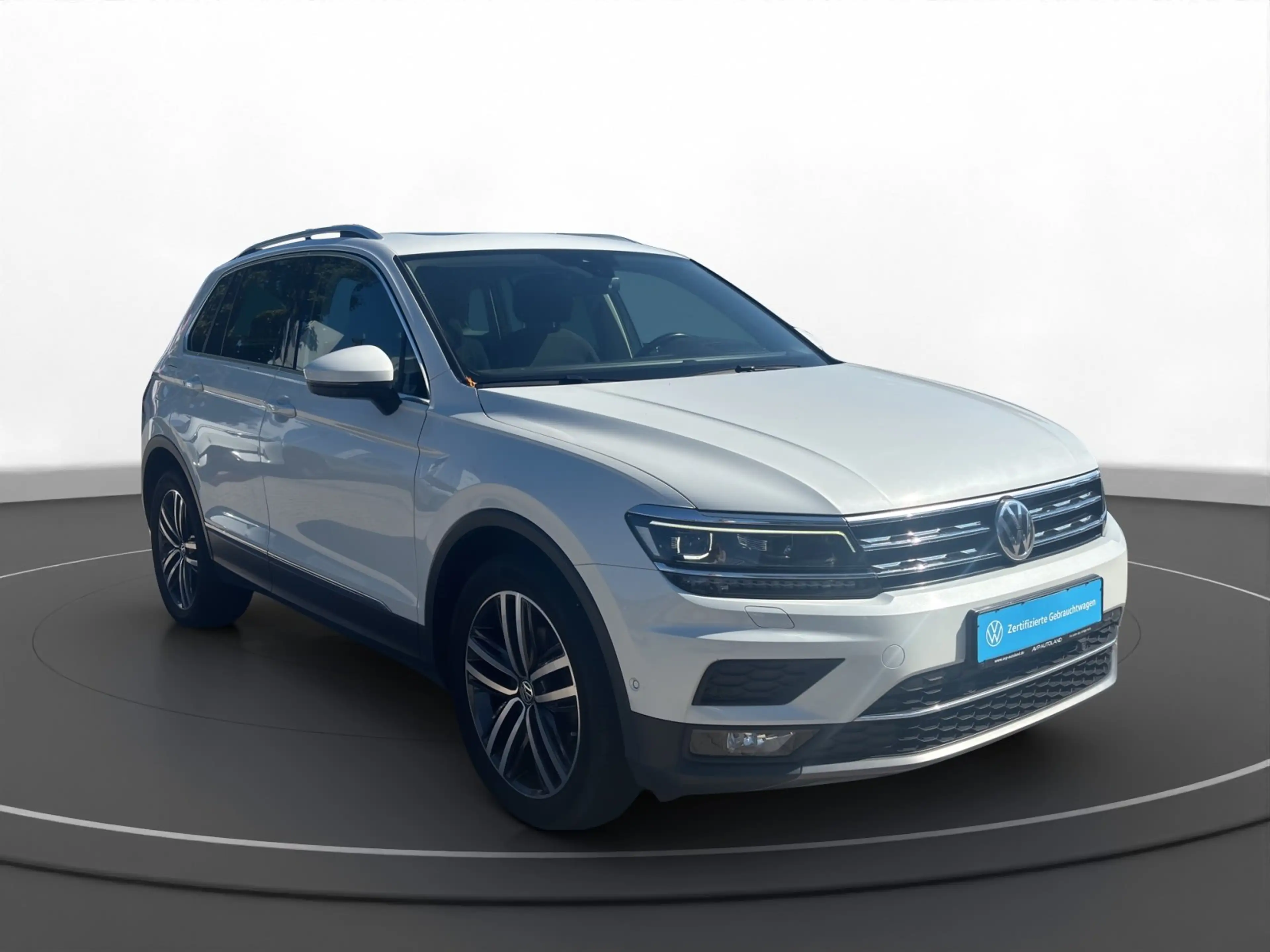 Volkswagen Tiguan 2.0 TDI DSG HIGHLINE | AHK | PANO | — photo 4