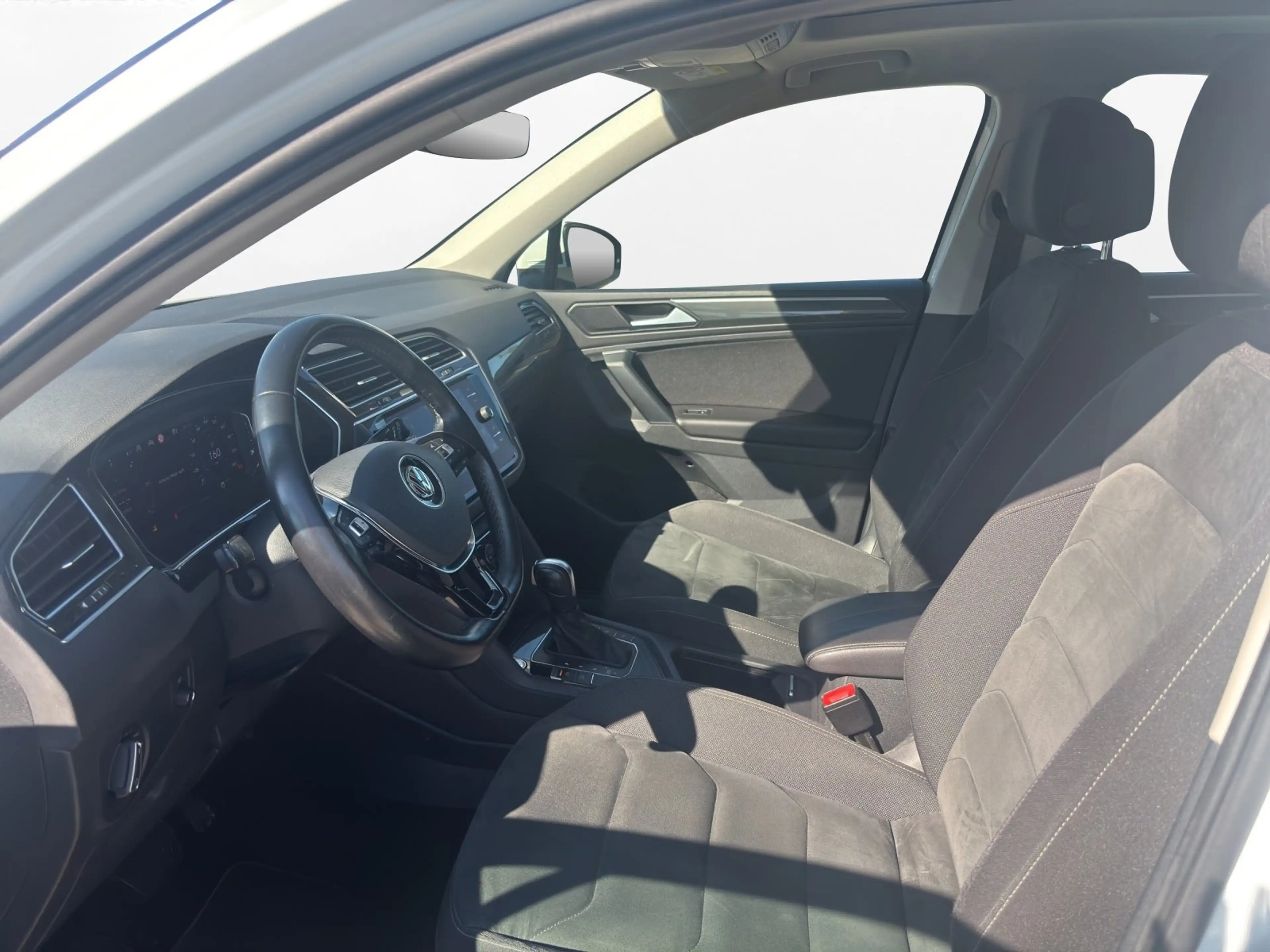 Volkswagen Tiguan 2.0 TDI DSG HIGHLINE | AHK | PANO | — photo 8