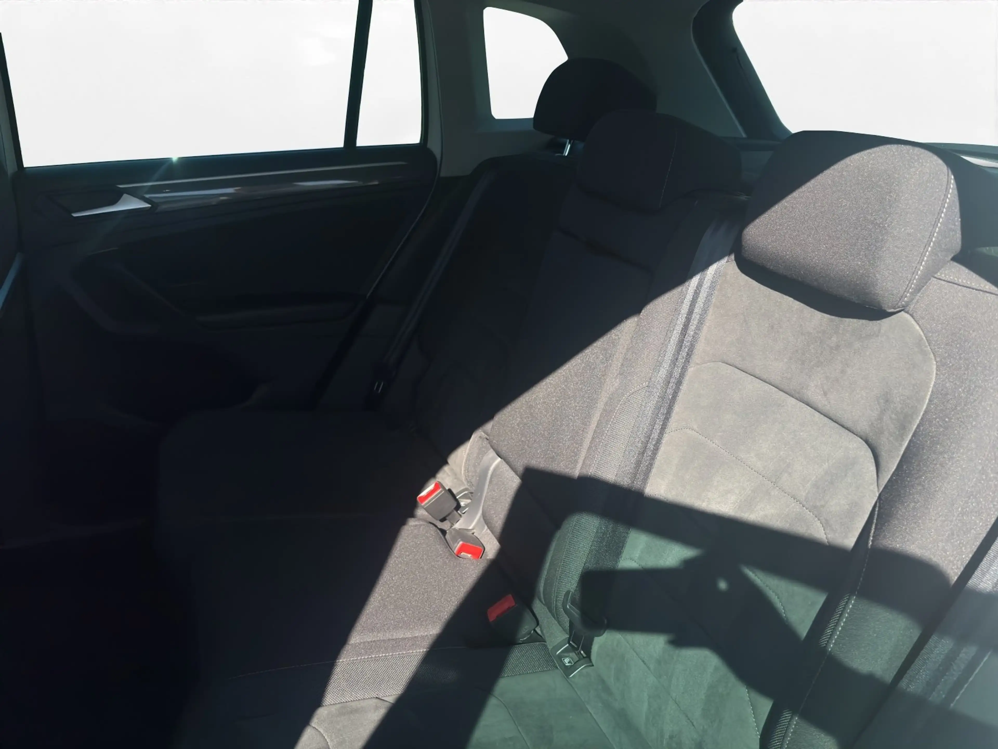 Volkswagen Tiguan 2.0 TDI DSG HIGHLINE | AHK | PANO | — photo 11