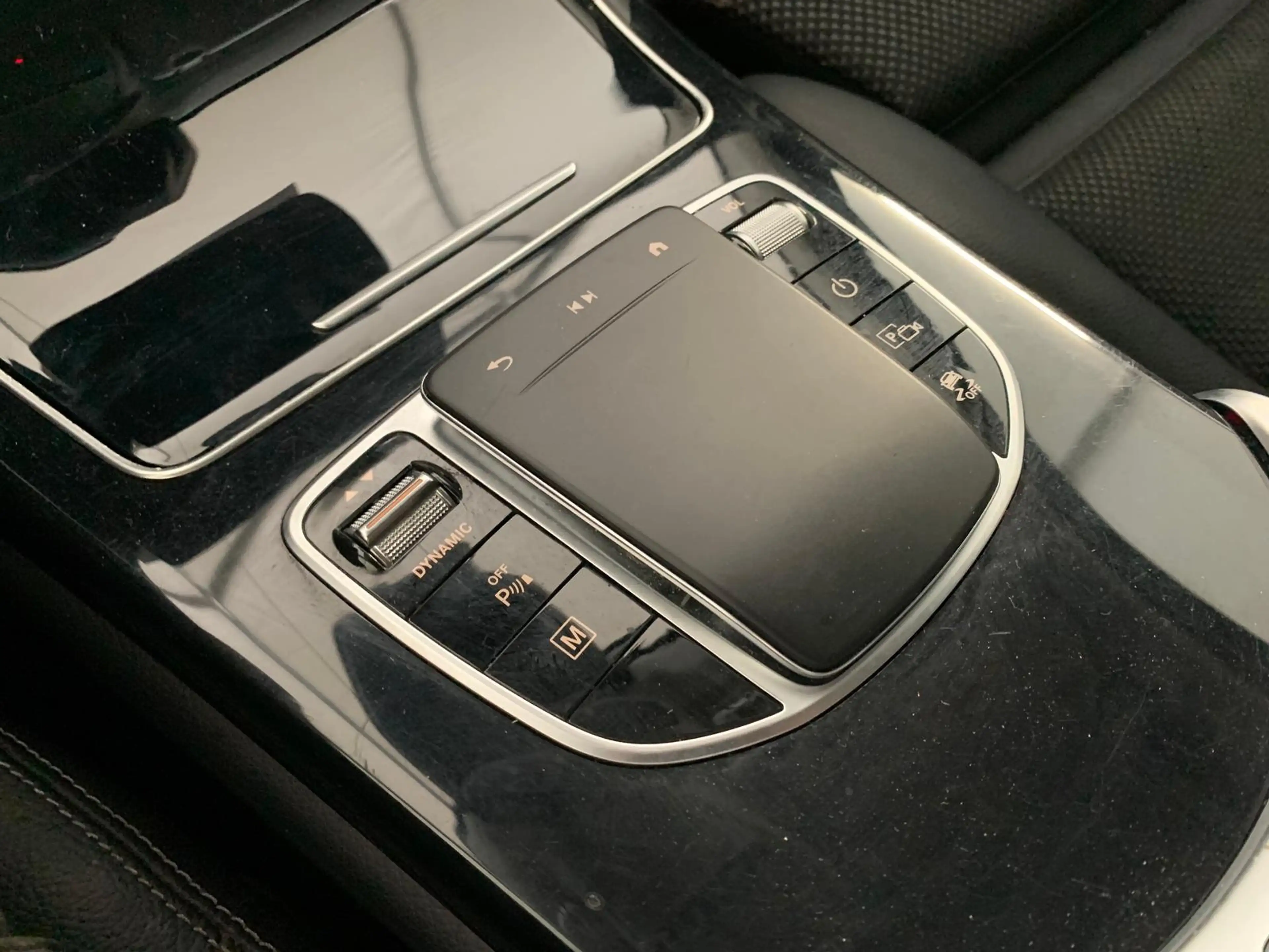 Mercedes-Benz GLC 300 e 4M HeadUp VirtCockp Distr+ 360Kam 18" — photo 13