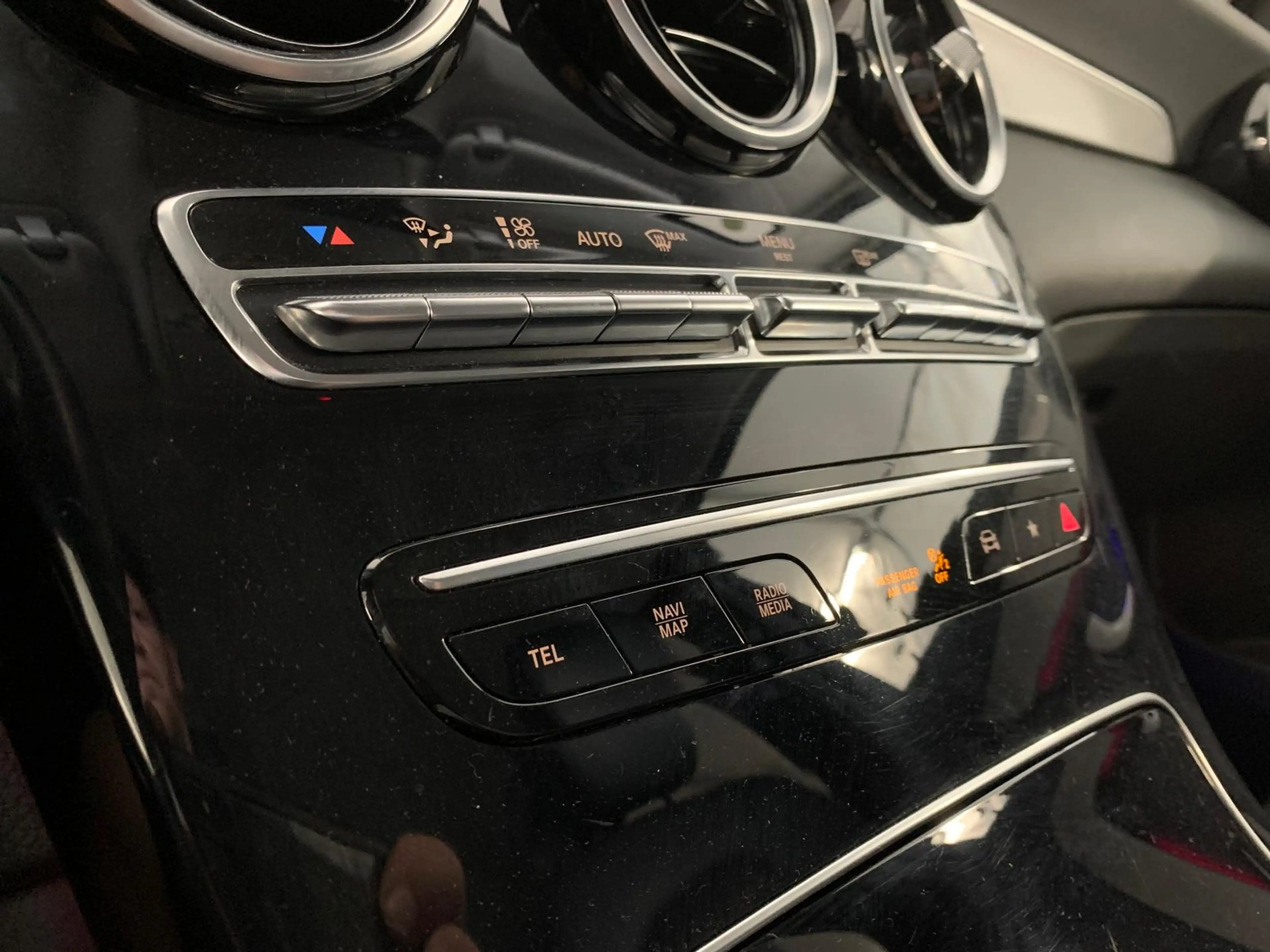 Mercedes-Benz GLC 300 e 4M HeadUp VirtCockp Distr+ 360Kam 18" — photo 14