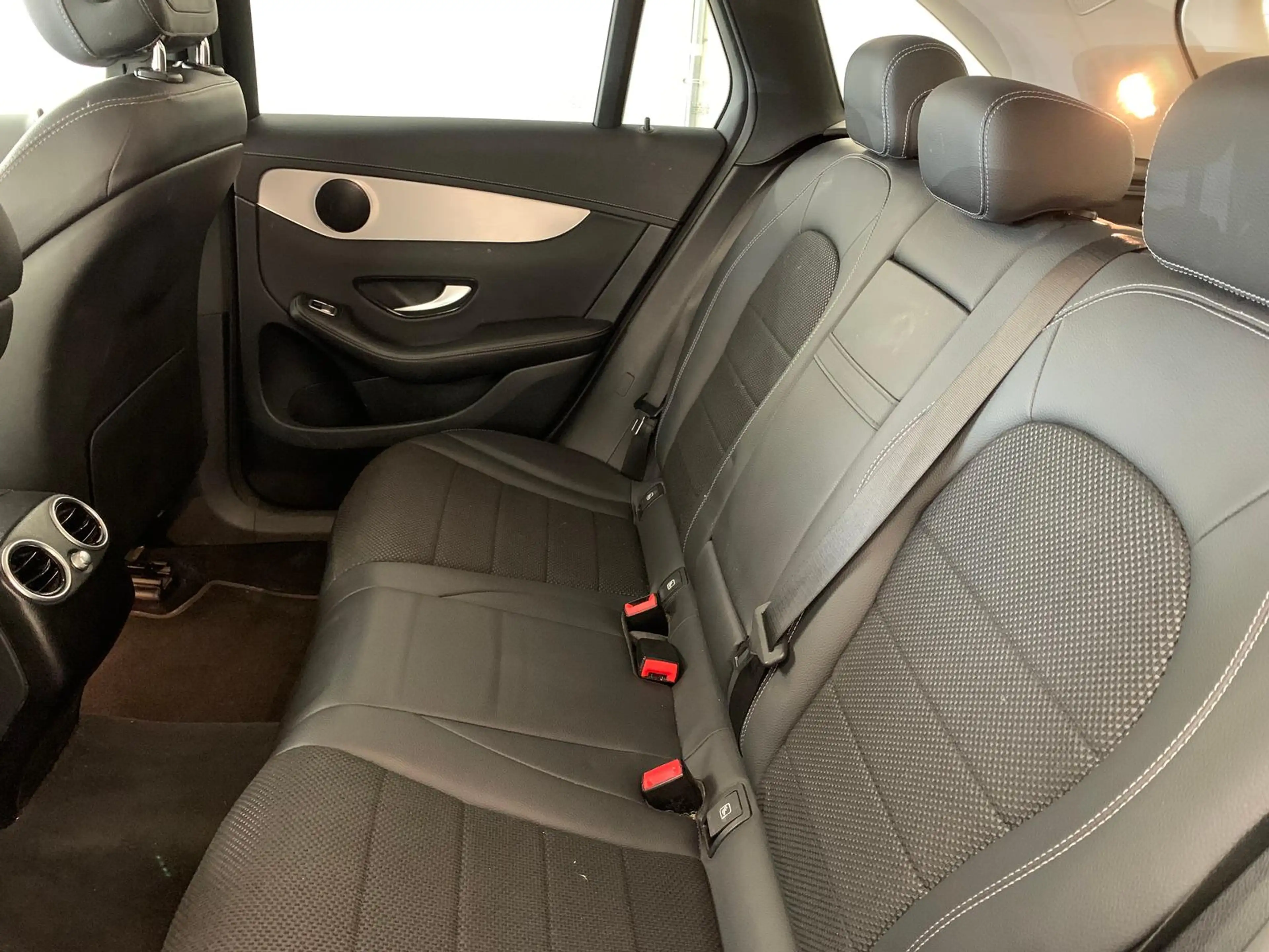 Mercedes-Benz GLC 300 e 4M HeadUp VirtCockp Distr+ 360Kam 18" — photo 9