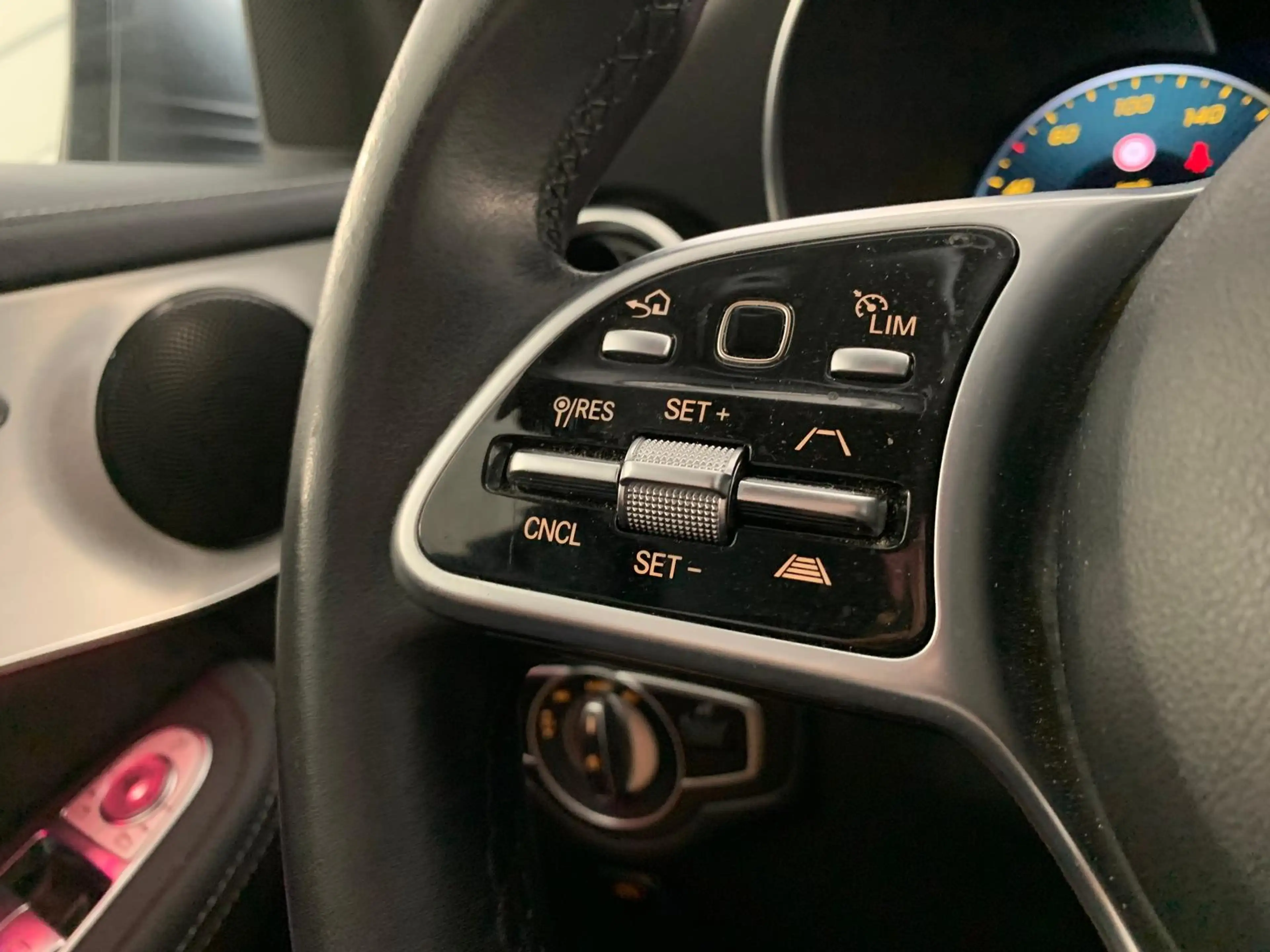 Mercedes-Benz GLC 300 e 4M HeadUp VirtCockp Distr+ 360Kam 18" — photo 15