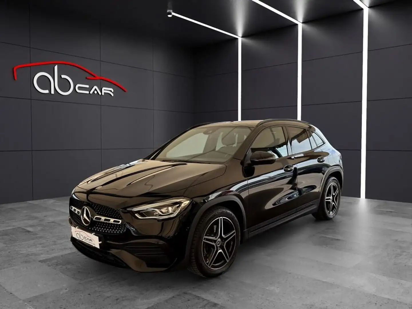 Mercedes-Benz GLA 200 d Premium auto Noir - 1