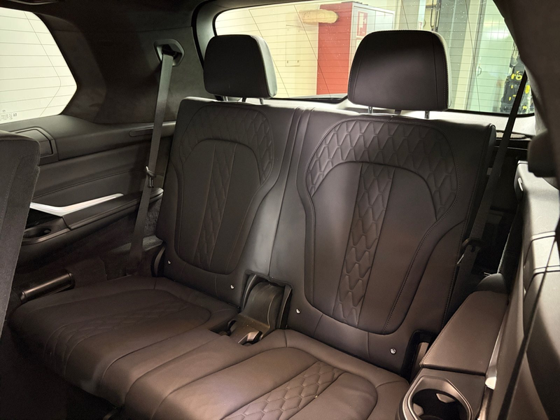 BMW X7 xDrive40d — photo 13