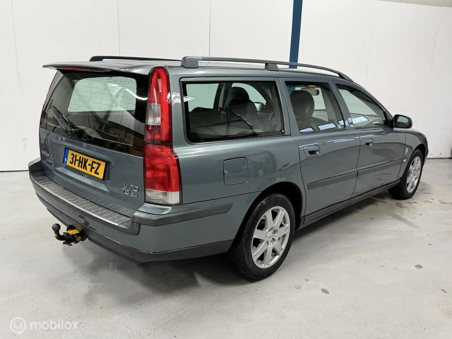 Volvo V70 2.4 Comfort Line AUTOMAAT / LEER / APK 01-2027 Grün - 2