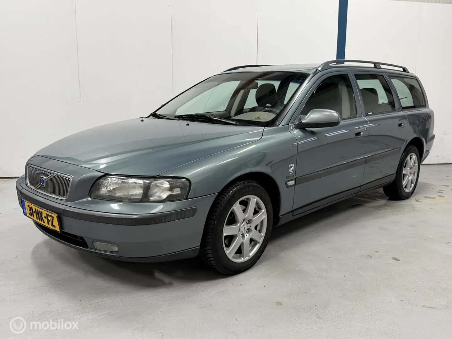 Volvo V70 2.4 Comfort Line AUTOMAAT / LEER / APK 01-2027 Grün - 1