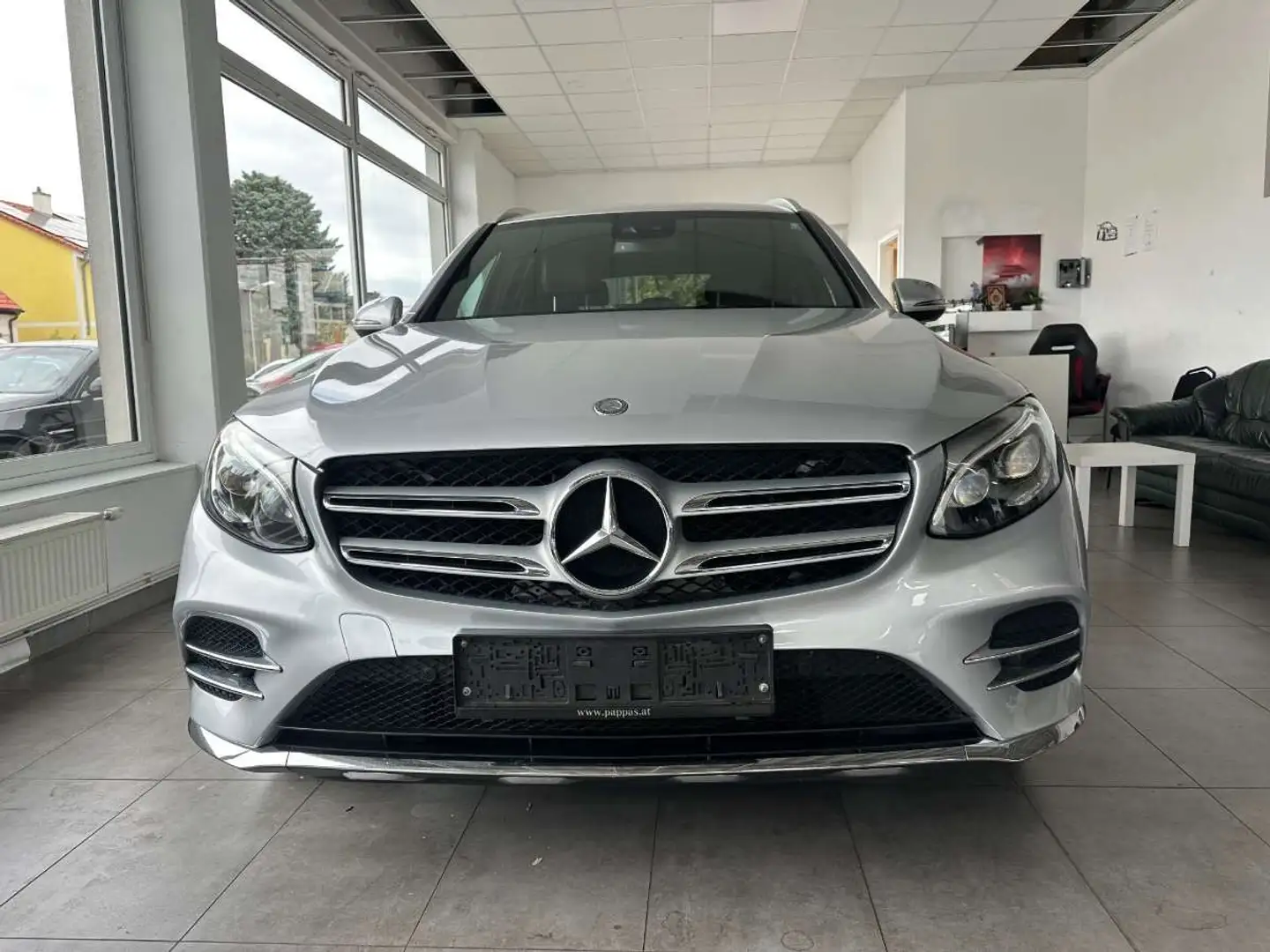 Mercedes-Benz GLC 250 d AMATIC AMG Grau - 2