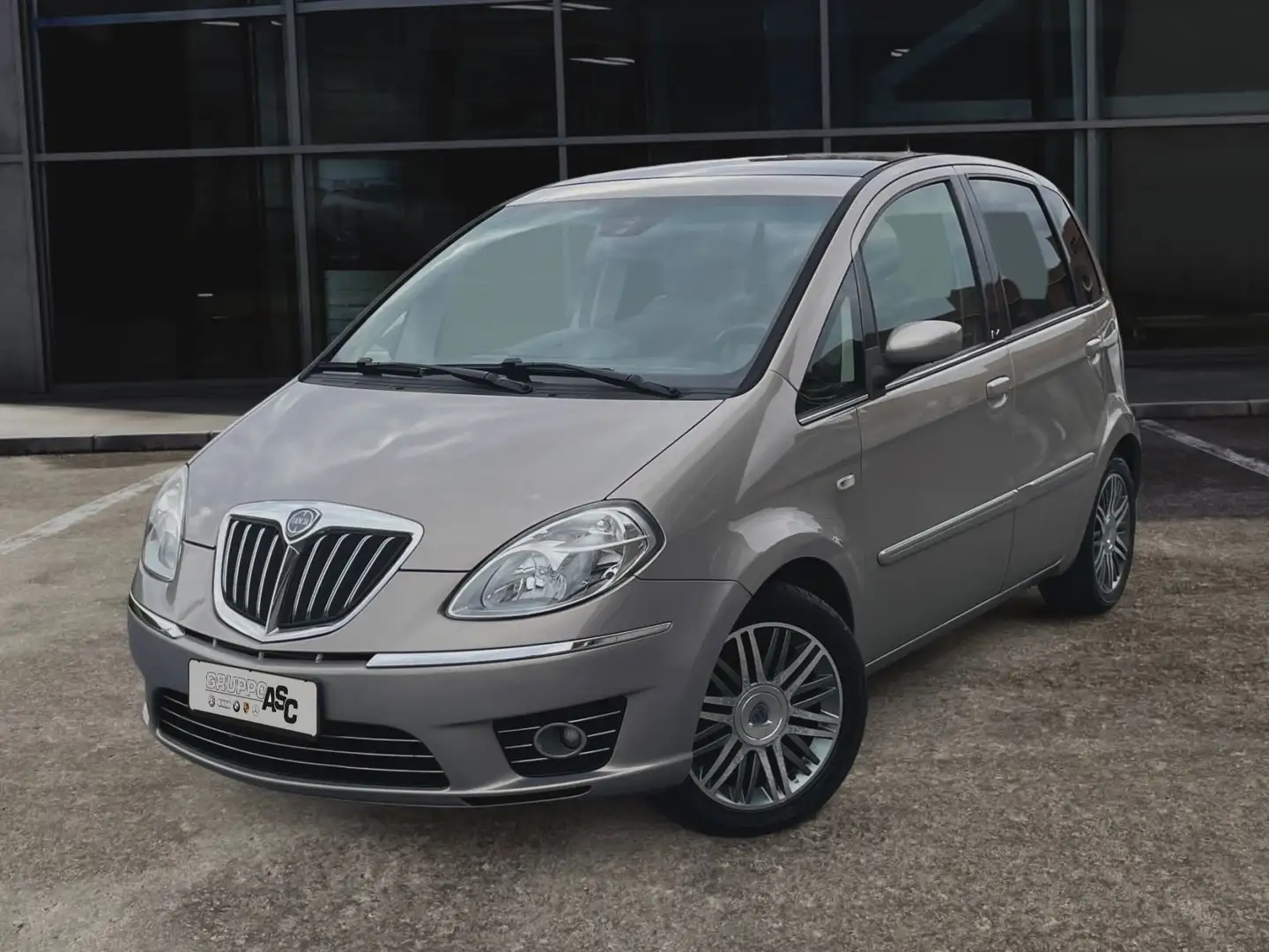 Lancia MUSA 1.9 mjt 101 CV  Platino ADATTA NEOPATENTATI Beige - 1