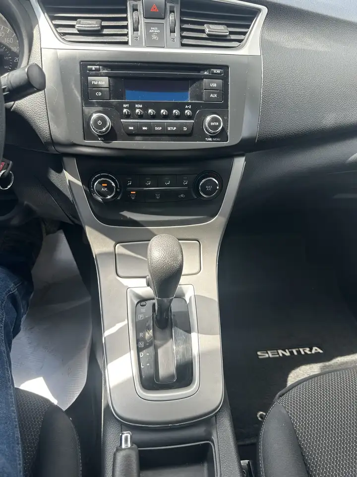 Nissan Sentra снимка Nissan Sentra