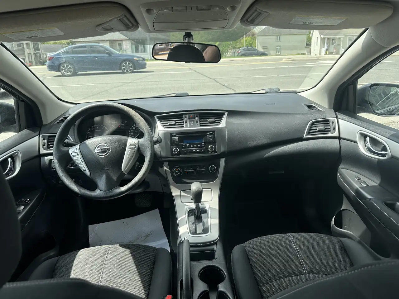 Nissan Sentra снимка Nissan Sentra