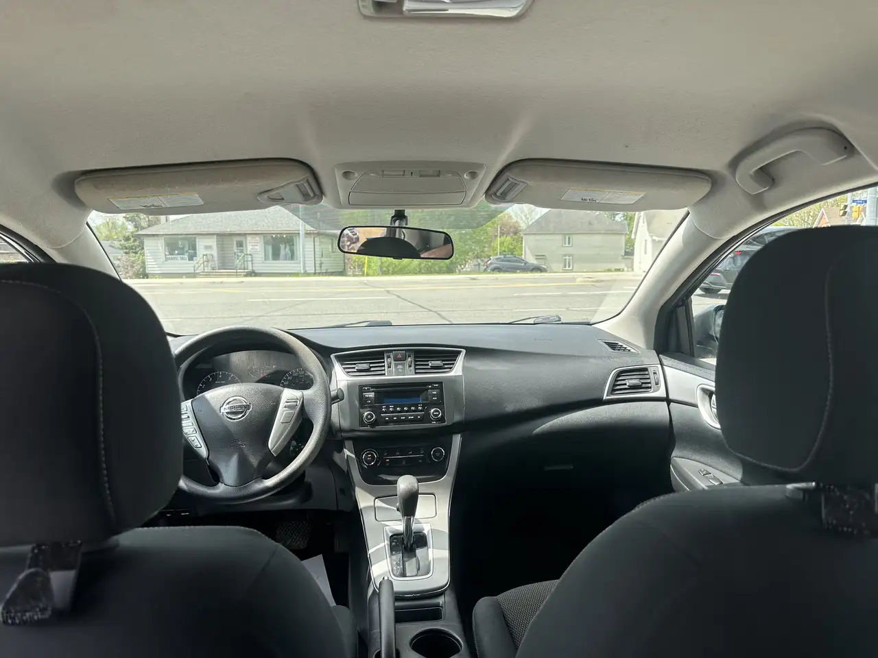 Nissan Sentra снимка Nissan Sentra