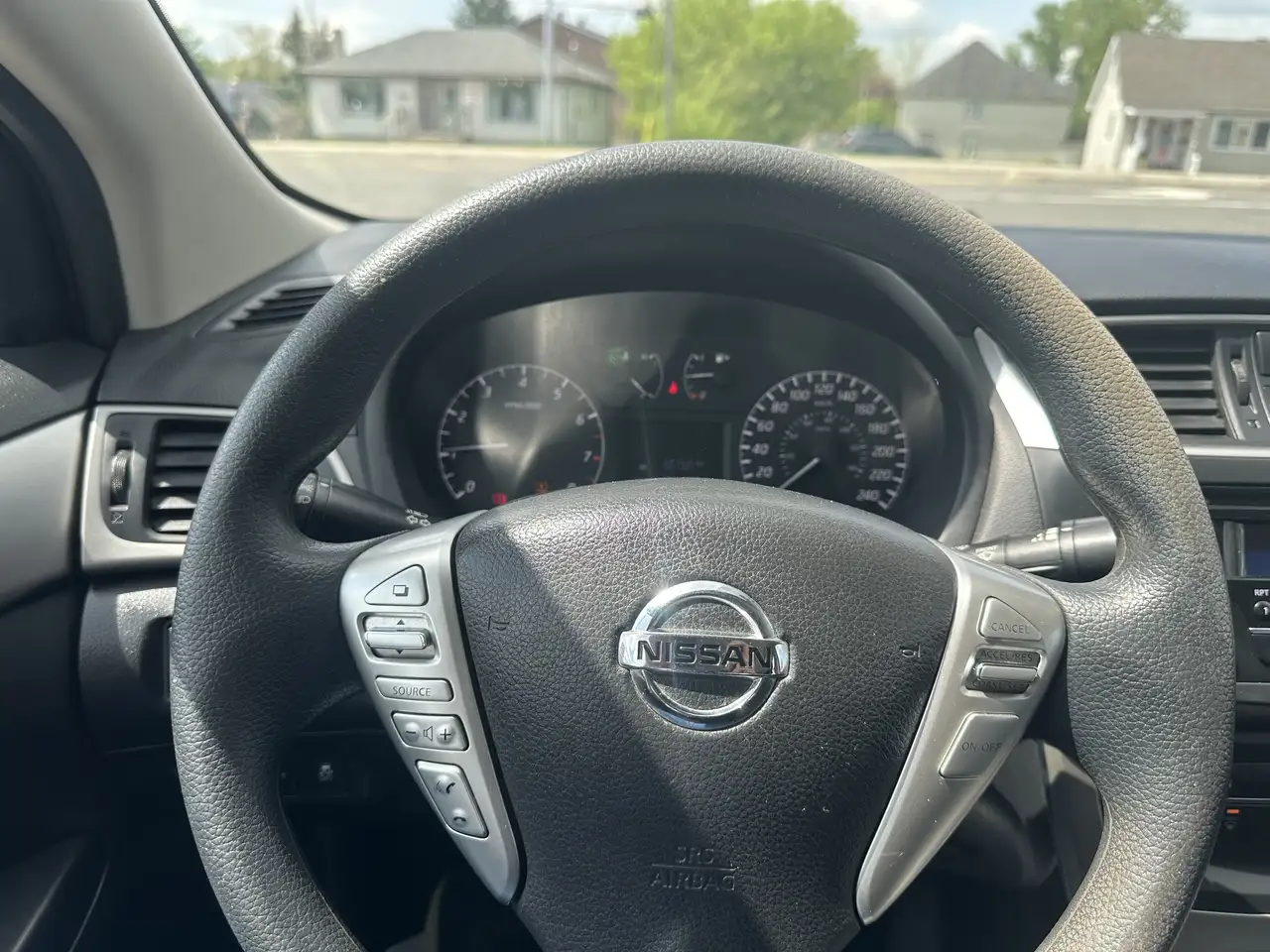 Nissan Sentra снимка Nissan Sentra