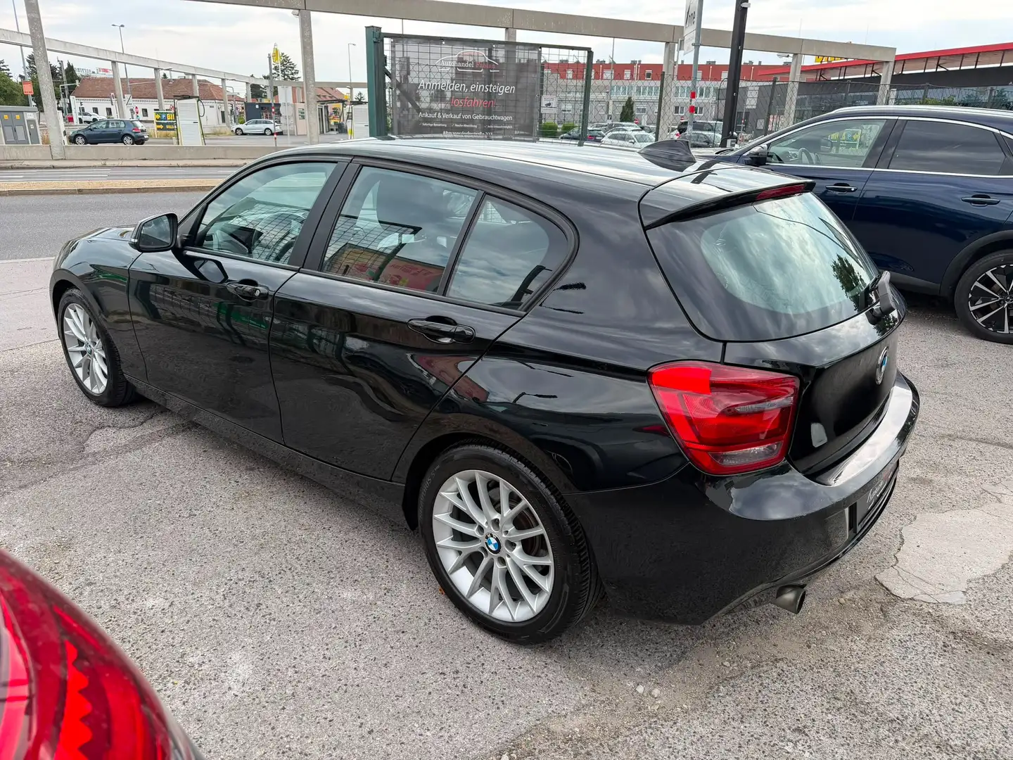 BMW 116 i 136PS Heckantrieb mit Klimaautomatik Bluetooth Schwarz - 2