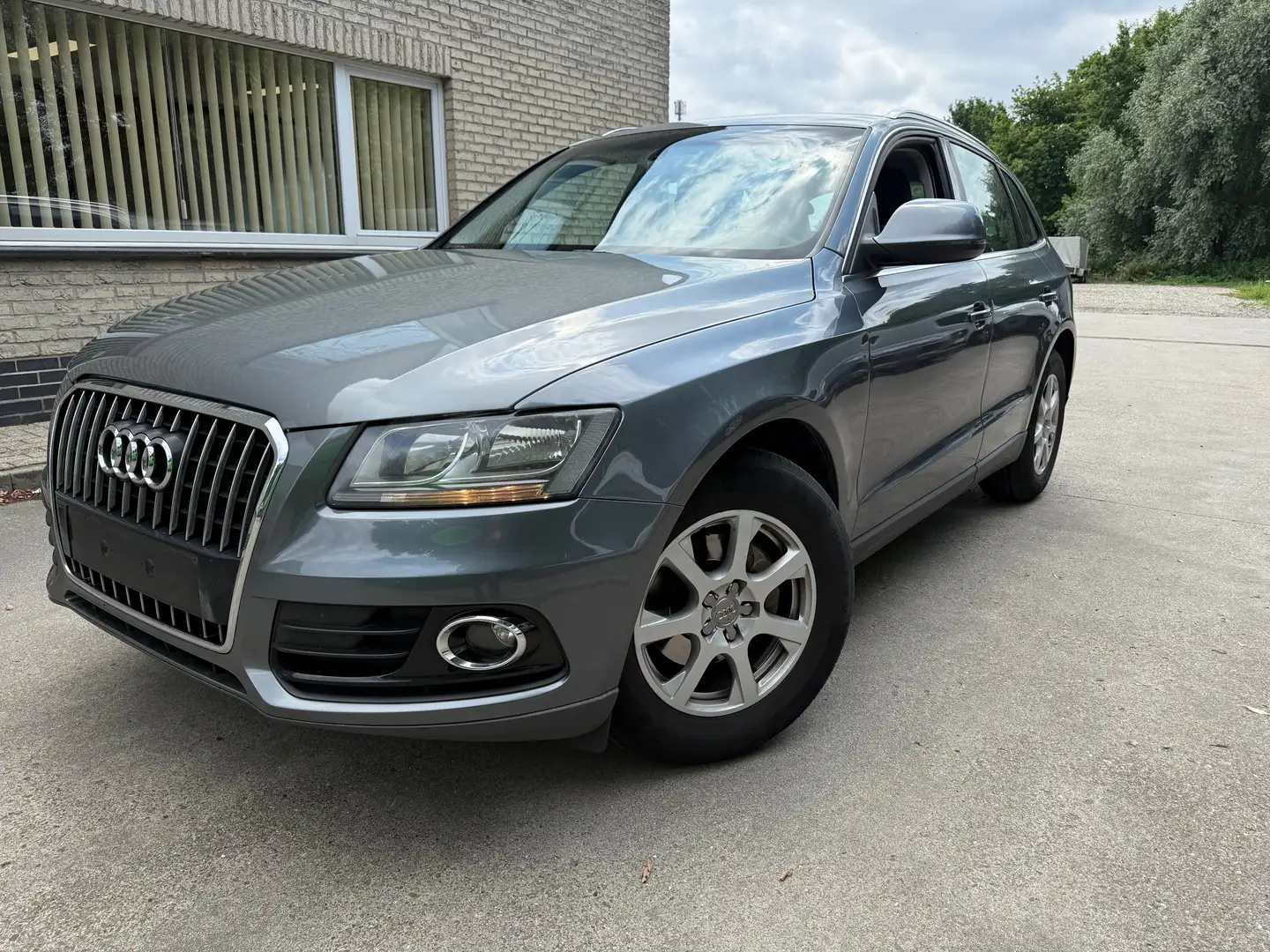 Audi Q5 Q5 2.0 tdi 110 kw Grijs - 1