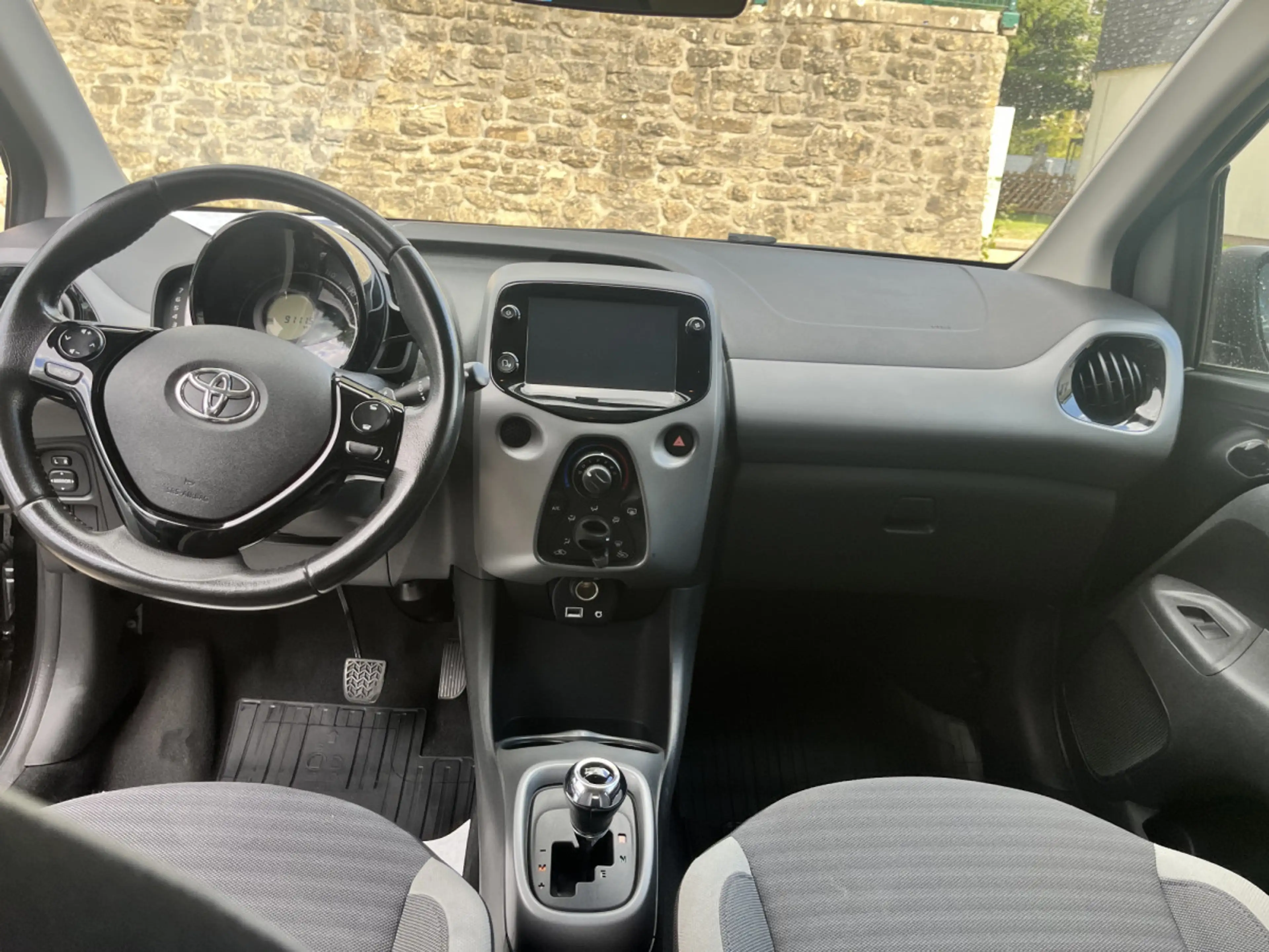 Toyota Aygo 1.0 automatique Team Deutchland — photo 11