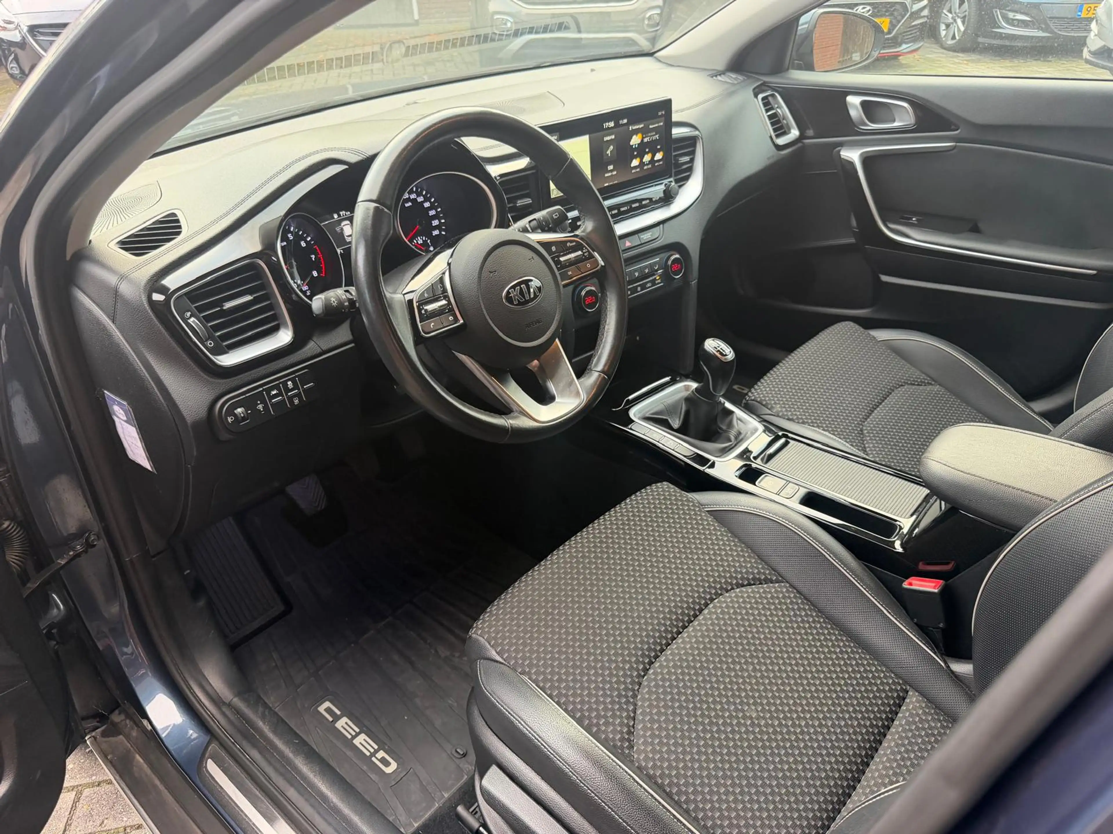 Kia XCeed 1.0 T-GDi DynamicLine | Camera| Climate| Carplay — photo 13
