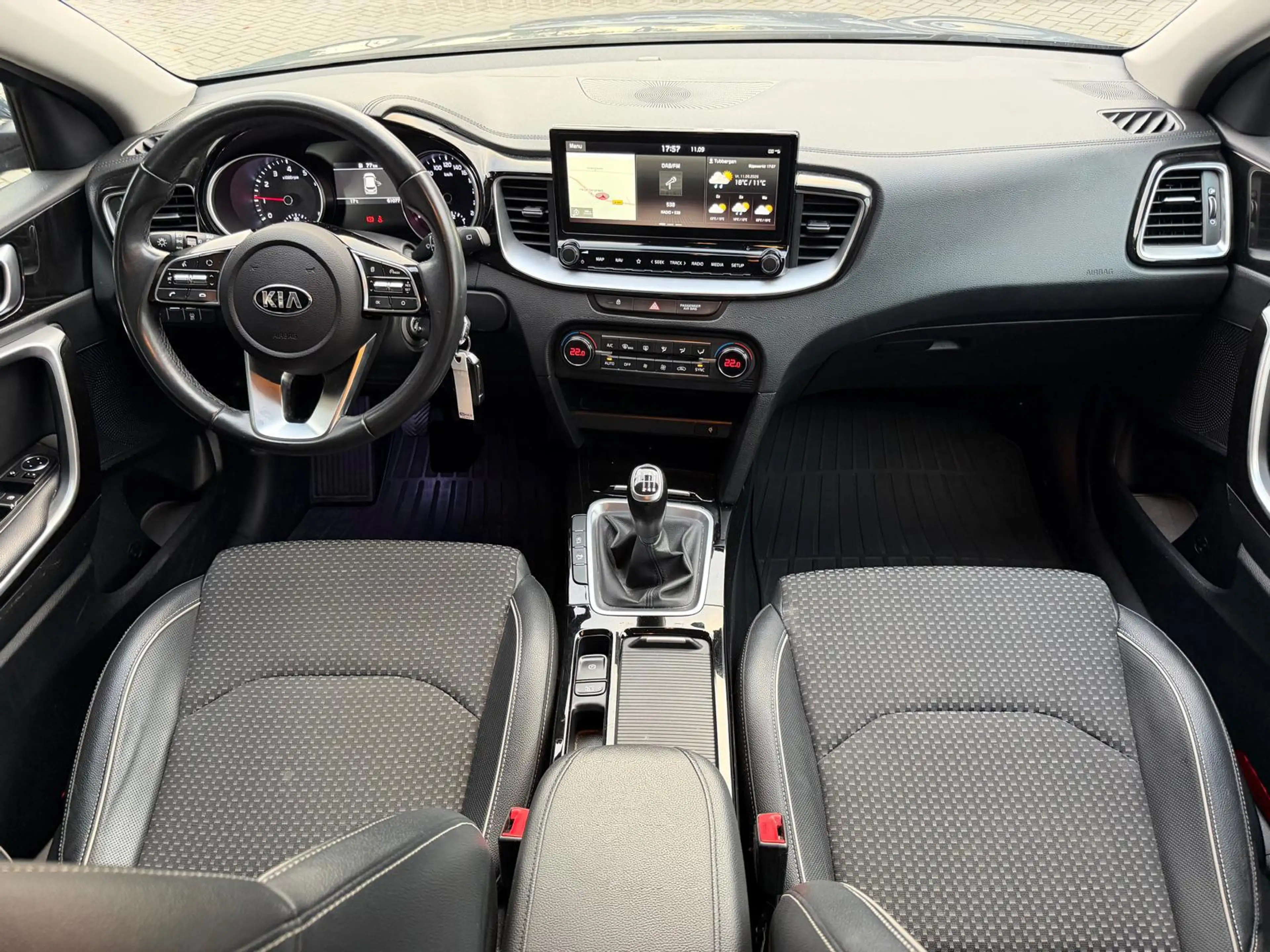 Kia XCeed 1.0 T-GDi DynamicLine | Camera| Climate| Carplay — photo 10