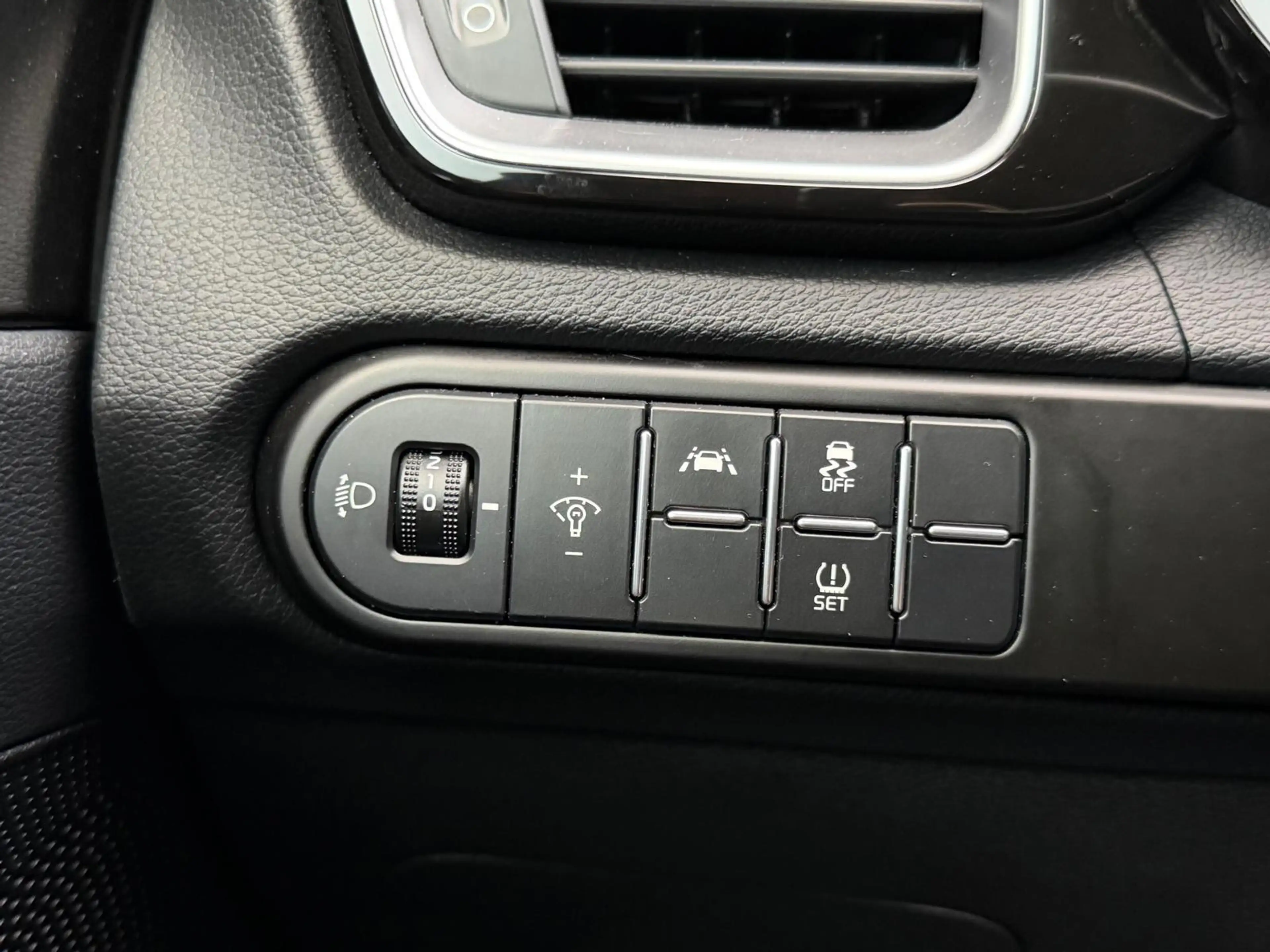Kia XCeed 1.0 T-GDi DynamicLine | Camera| Climate| Carplay — photo 24
