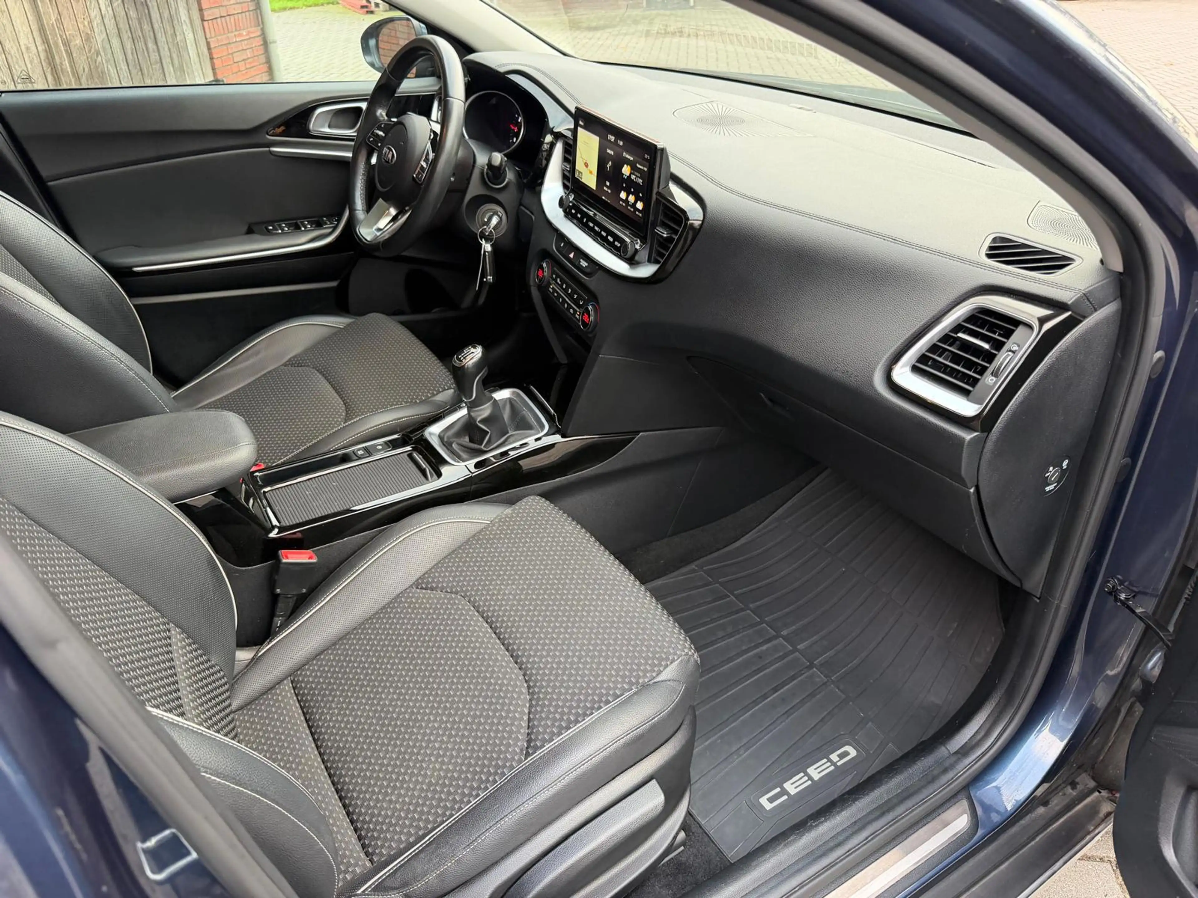Kia XCeed 1.0 T-GDi DynamicLine | Camera| Climate| Carplay — photo 22