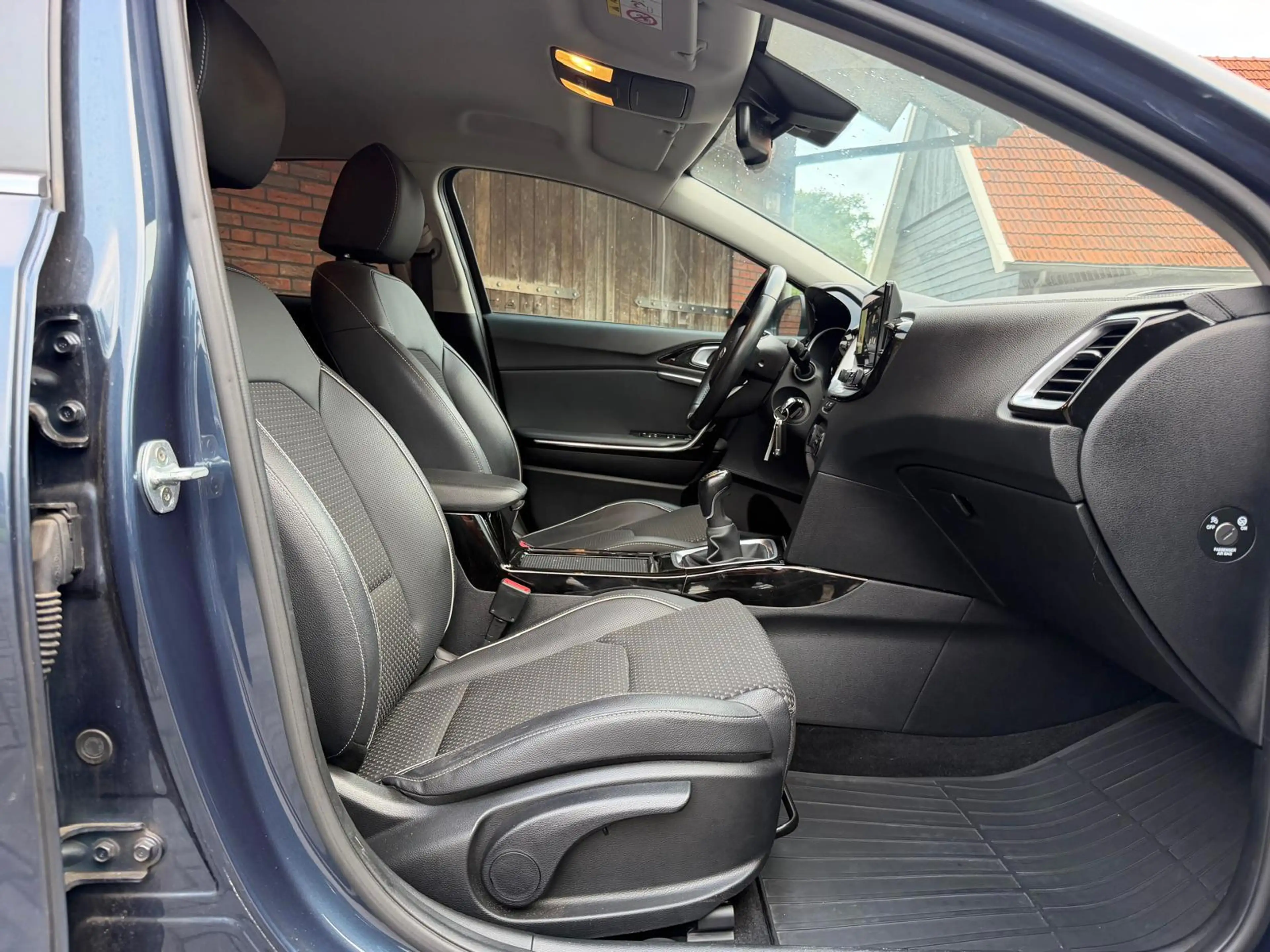 Kia XCeed 1.0 T-GDi DynamicLine | Camera| Climate| Carplay — photo 23