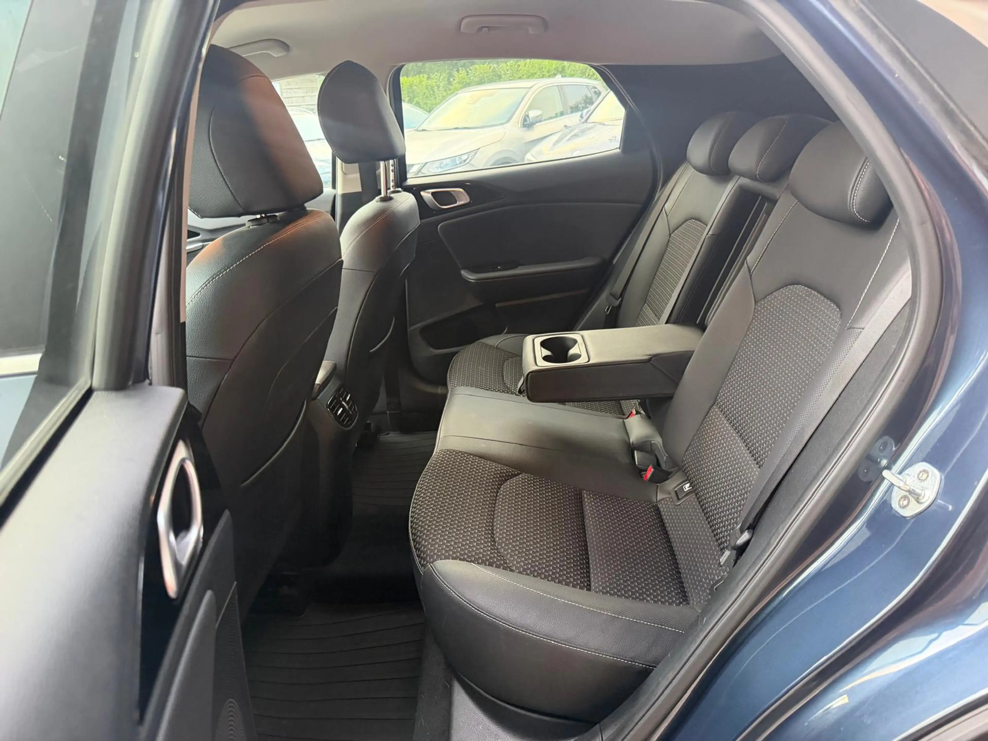 Kia XCeed 1.0 T-GDi DynamicLine | Camera| Climate| Carplay — photo 26