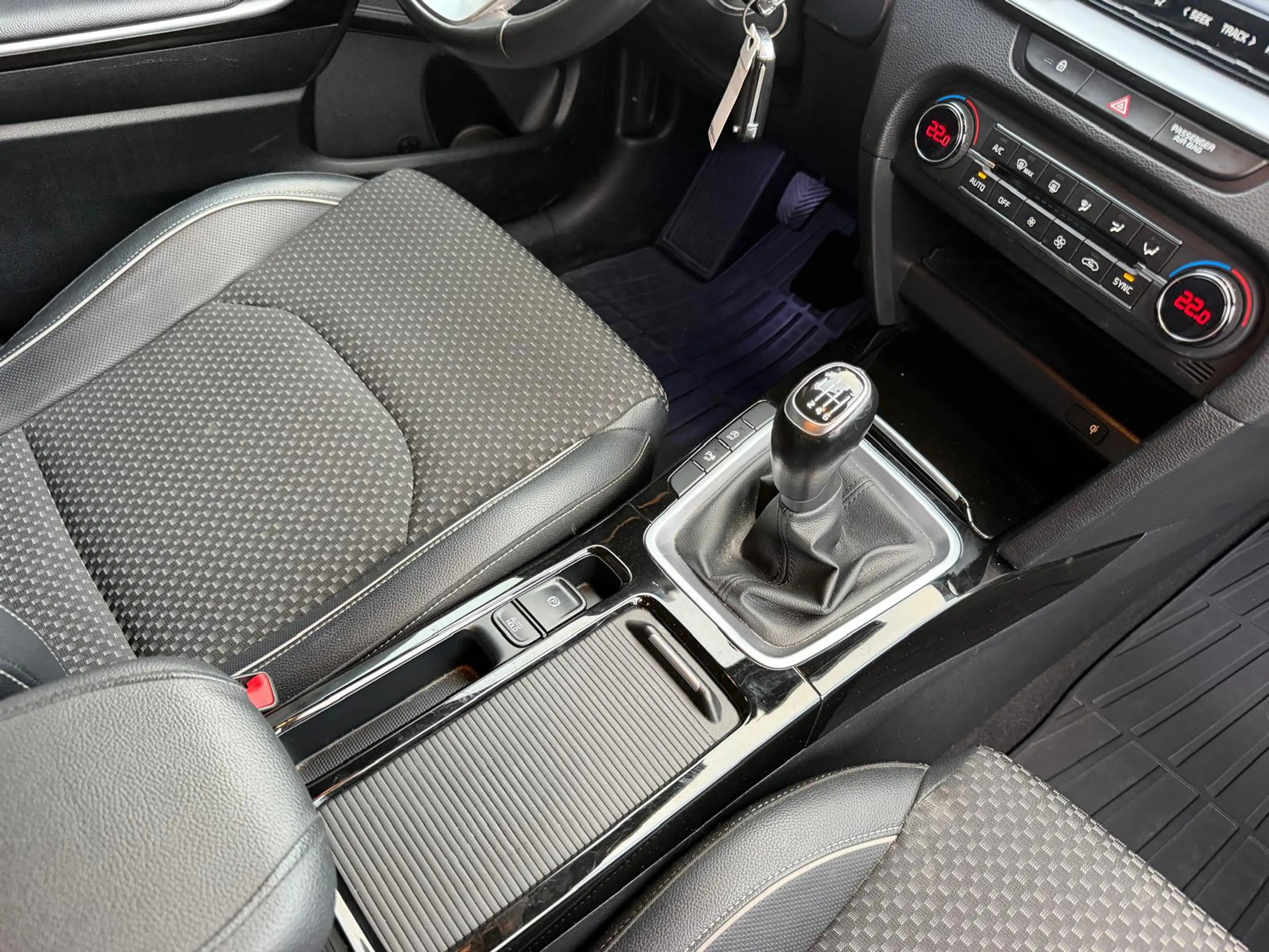 Kia XCeed 1.0 T-GDi DynamicLine | Camera| Climate| Carplay — photo 17