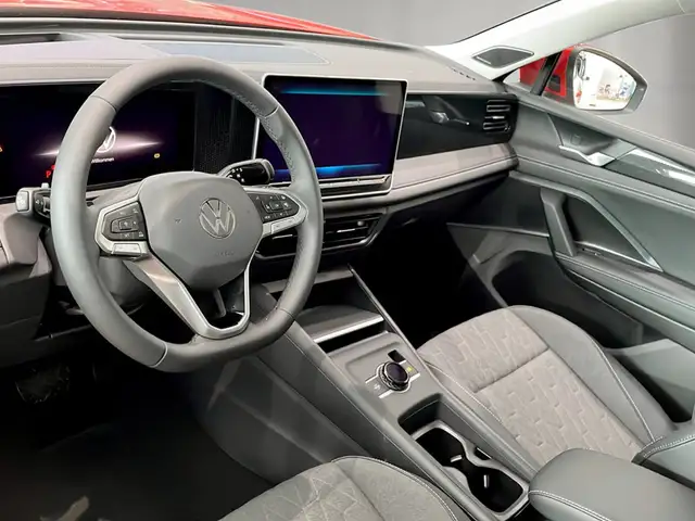 Volkswagen Tiguan view 5
