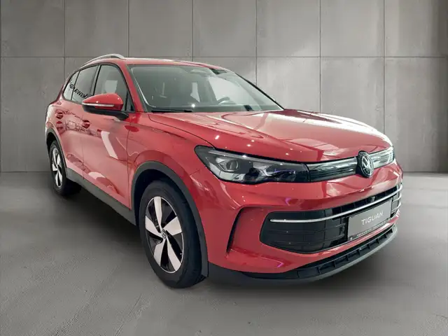 Volkswagen Tiguan view 2