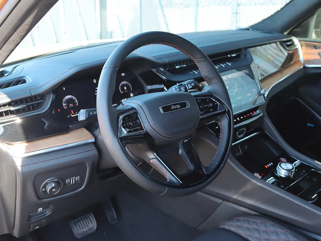 Jeep Grand Cherokee снимка Jeep Grand Cherokee