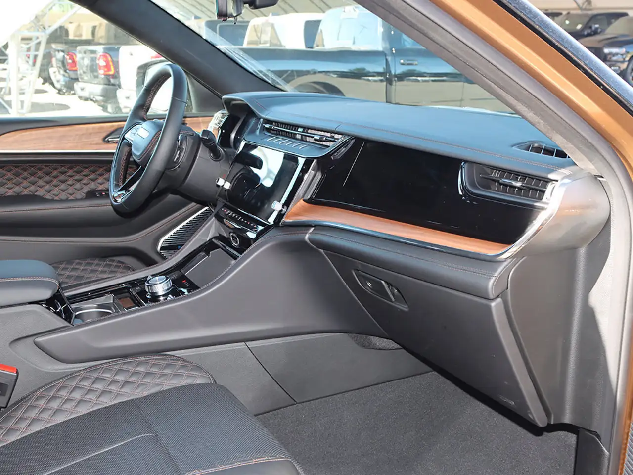 Jeep Grand Cherokee снимка Jeep Grand Cherokee