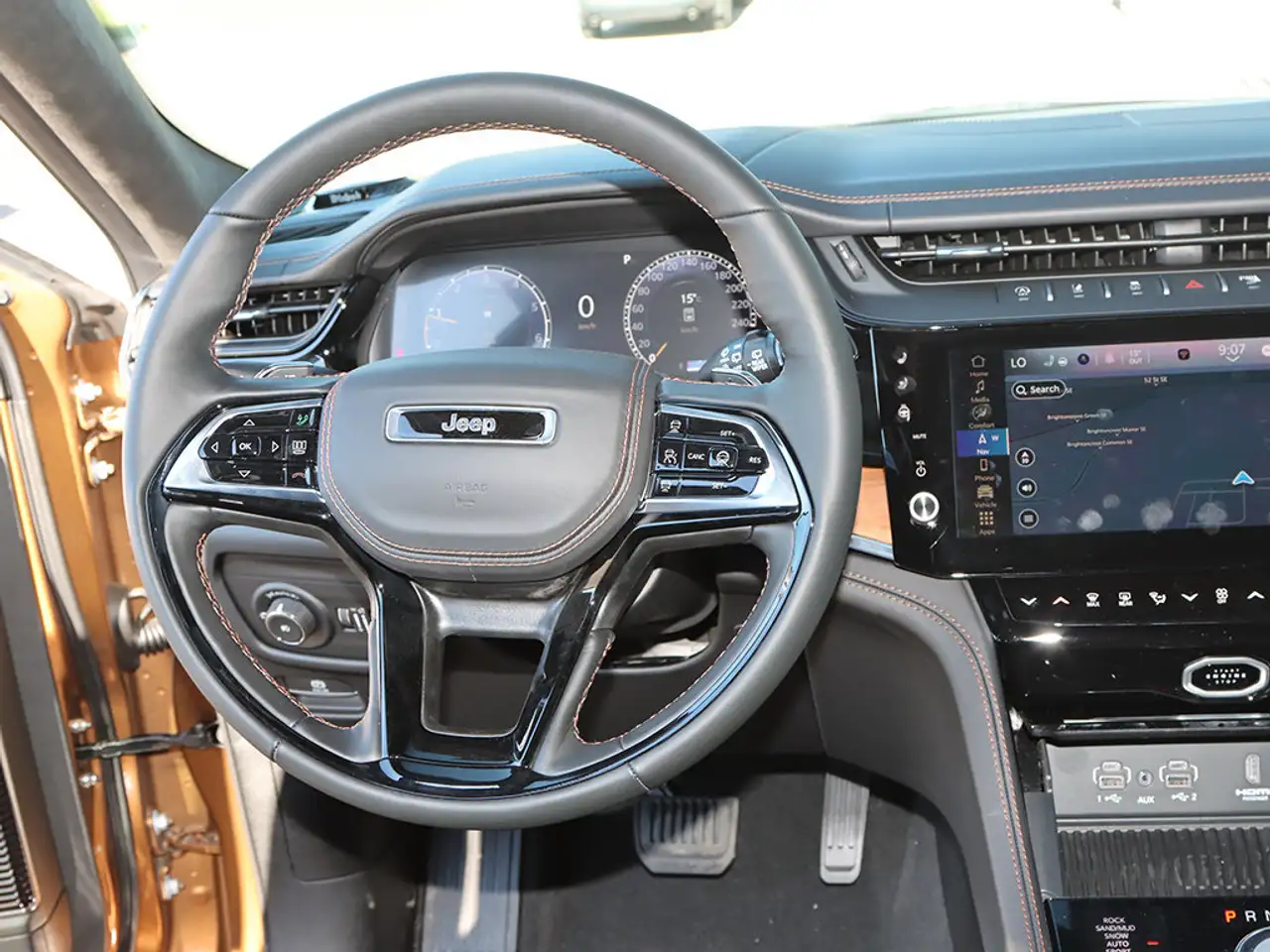 Jeep Grand Cherokee снимка Jeep Grand Cherokee