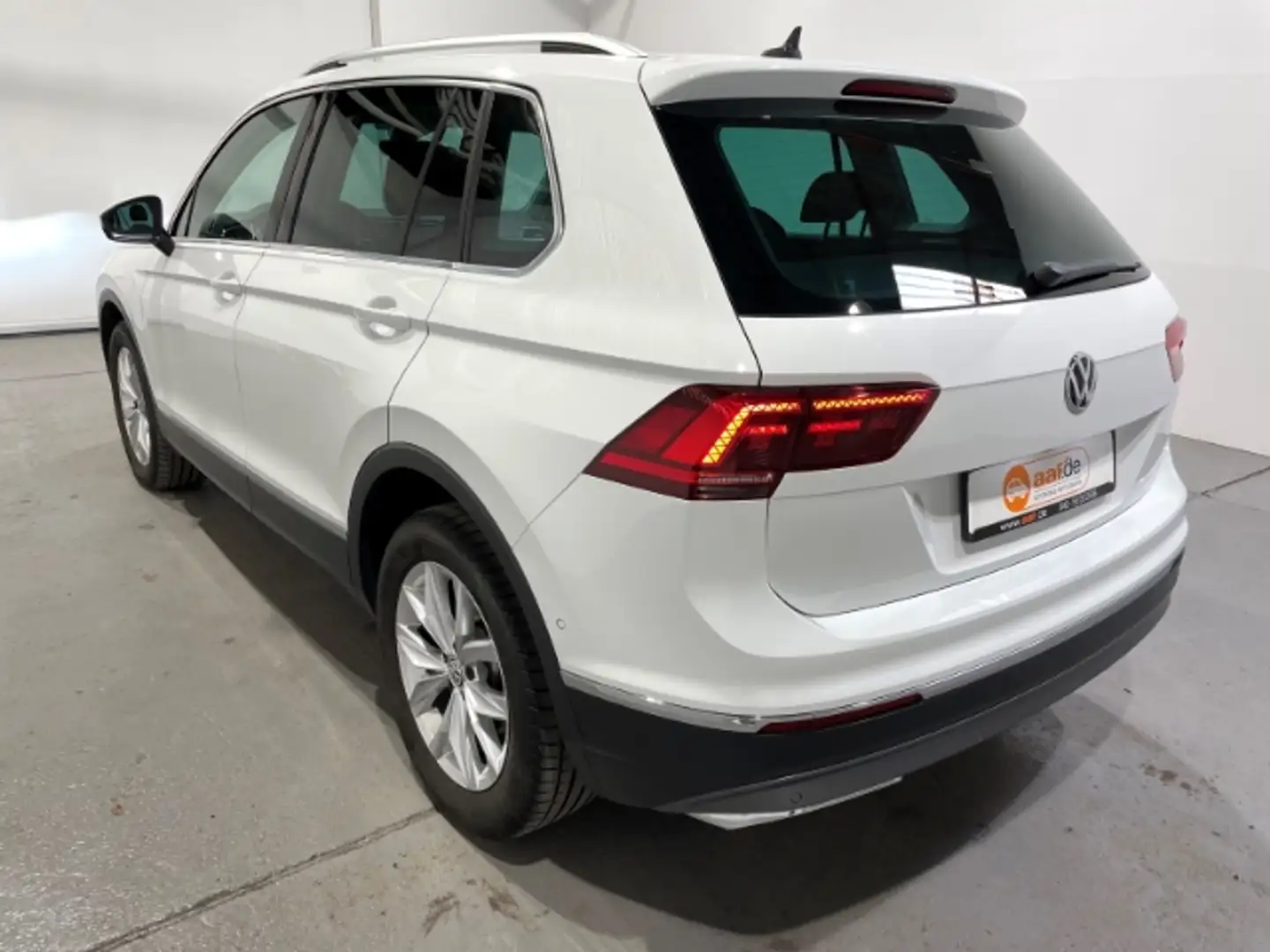 Volkswagen Tiguan 2.0 TDI DSG Highline 4Motion EU6d-T Navi LED ACC P Weiß - 2