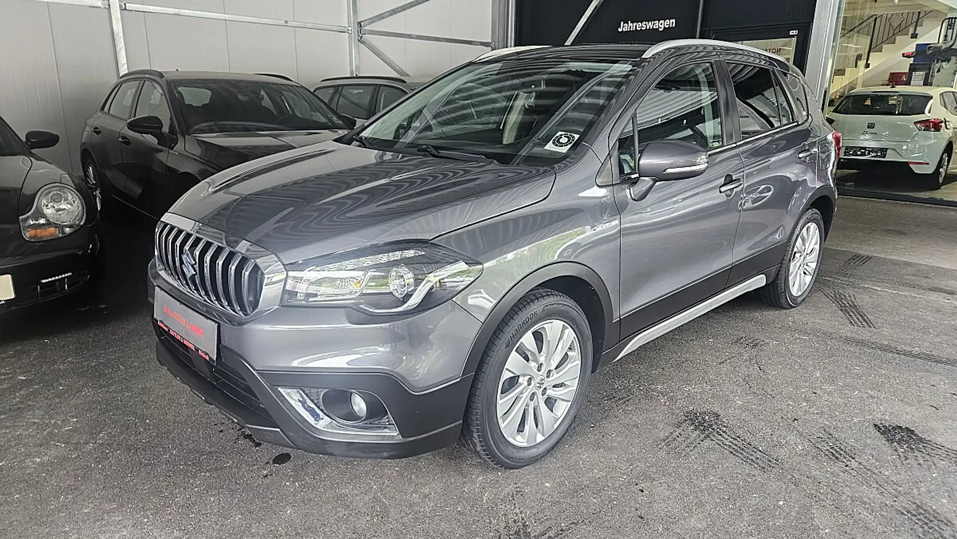 Suzuki SX4 S-Cross 1,4 DITC 4WD shine Aut. Grau - 2