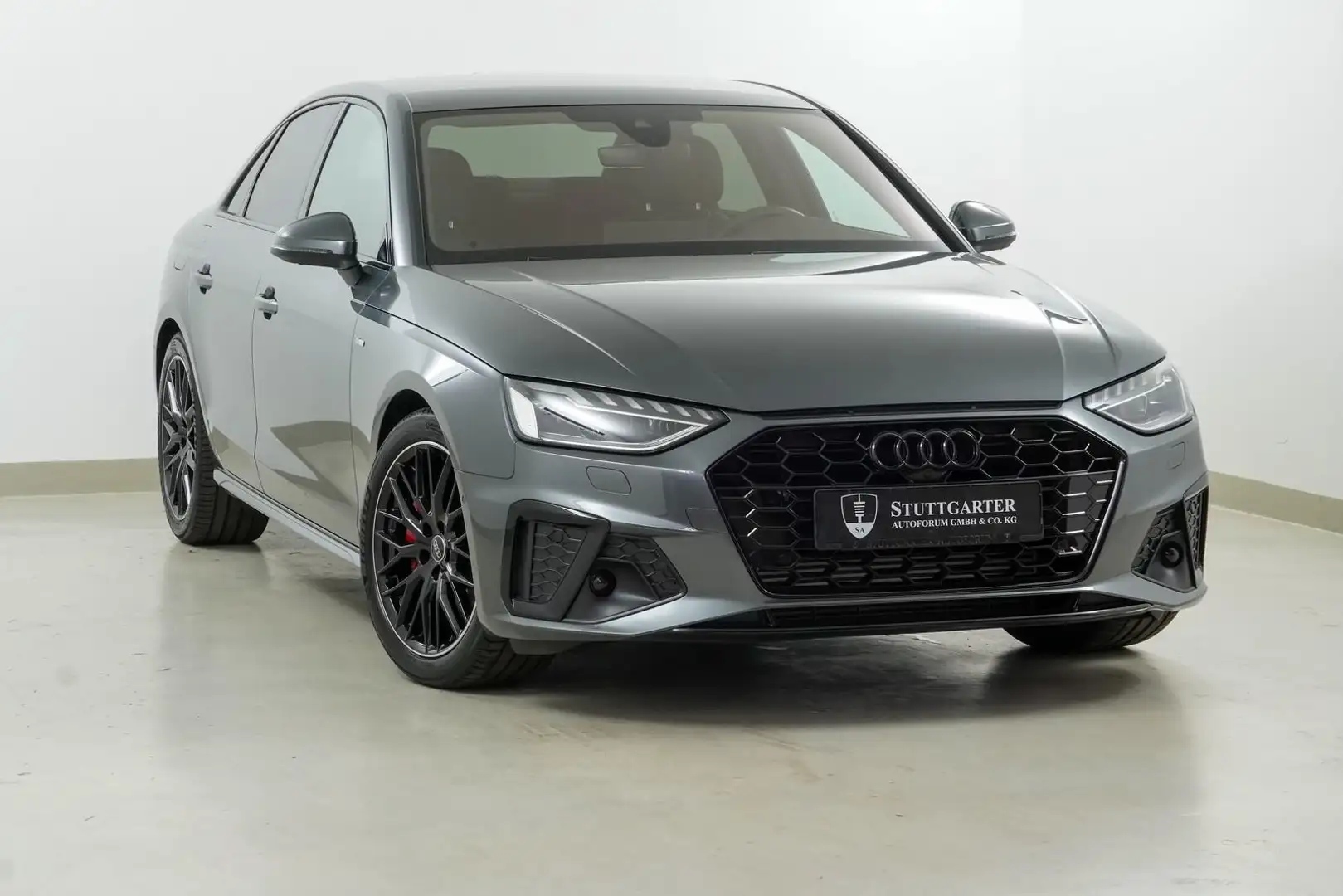 Audi A4 40 TFSI S line Standheiz ACC 360K AHK Gris - 1