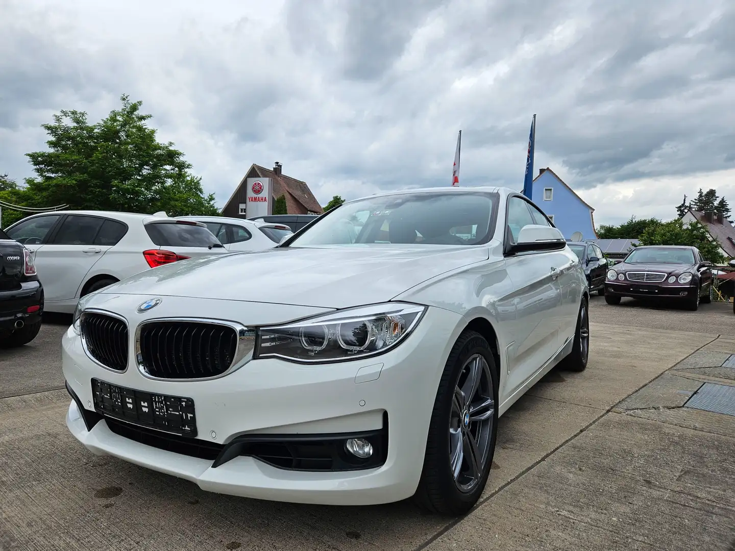 BMW 330 330 d Gran Turismo Advantage Weiß - 1