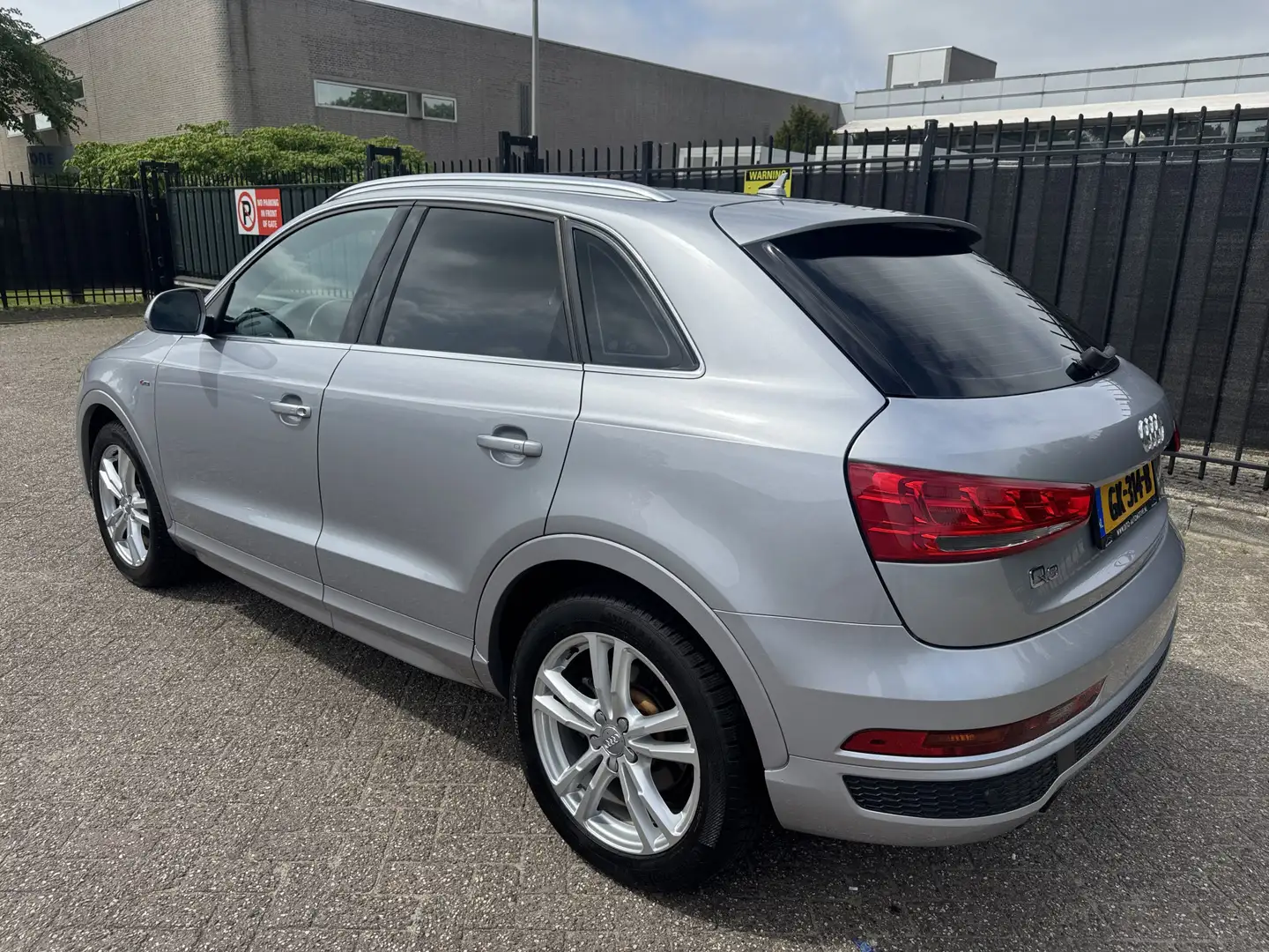 Audi Q3 1.4 TFSI CoD S-Line Edition Sprtleer/Clima/Navi Grijs - 2