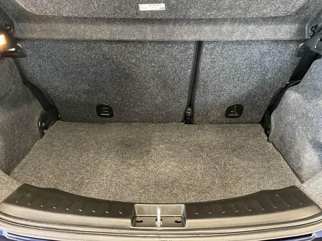 Lancia Ypsilon view 9