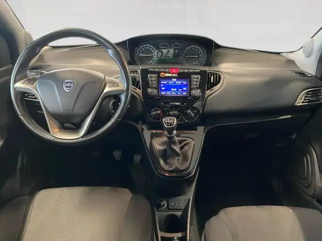 Lancia Ypsilon view 6