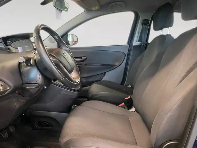 Lancia Ypsilon view 7