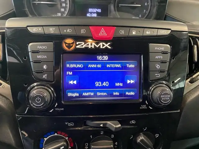 Lancia Ypsilon view 10