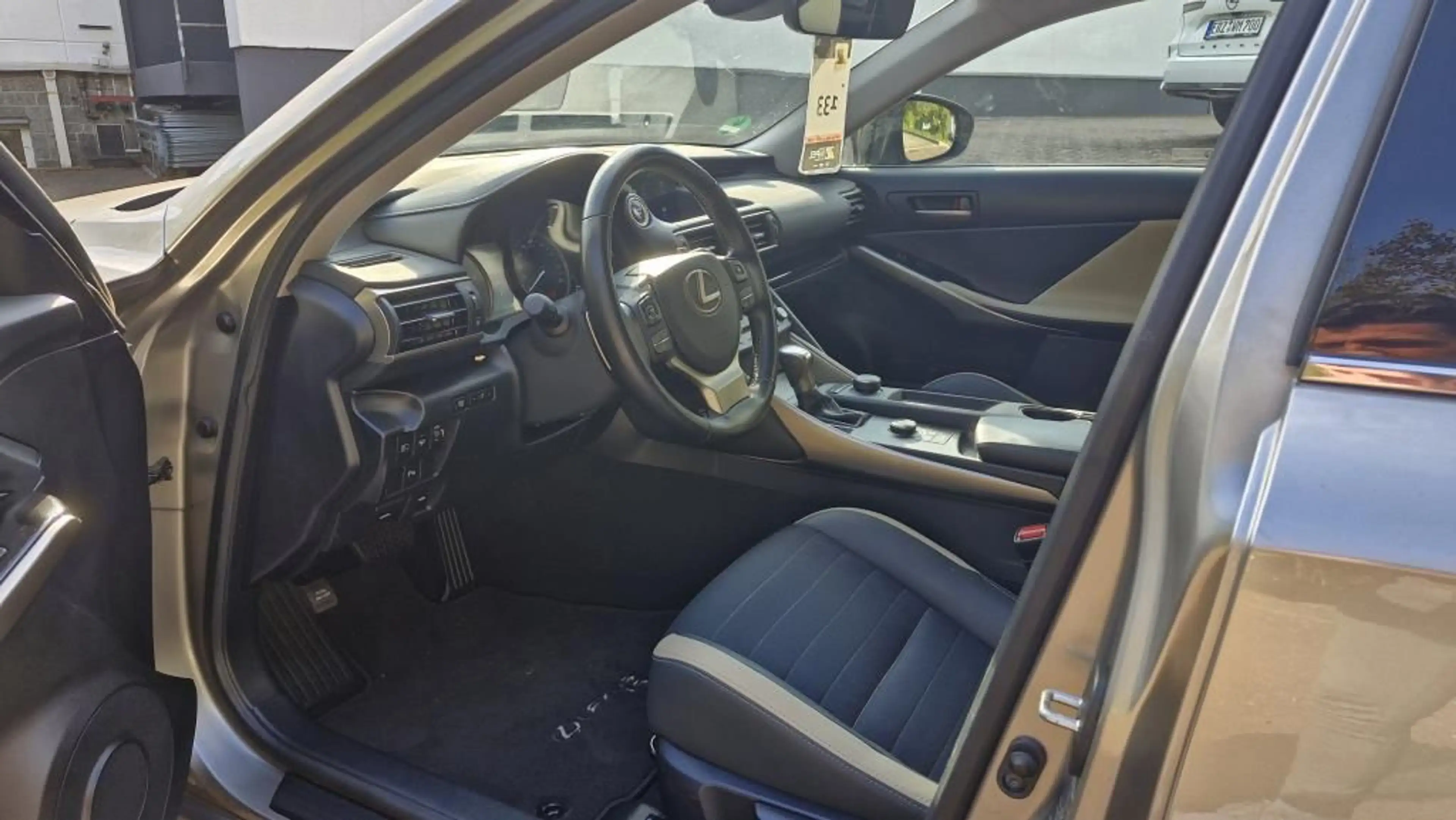 Lexus IS 300 IS300H 2.5 Hybrid Klimaautomatik+Sitzheizung — photo 10