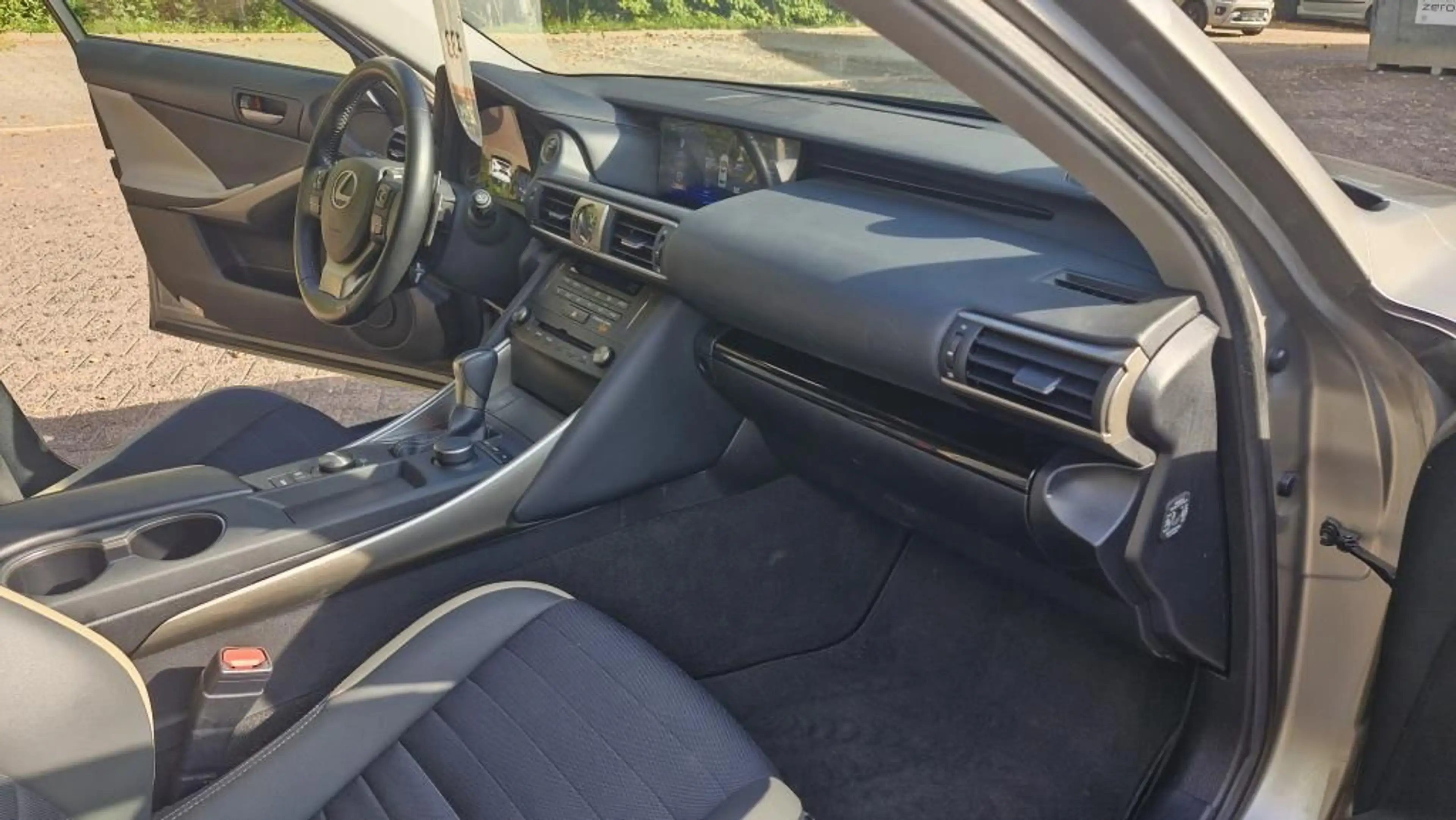 Lexus IS 300 IS300H 2.5 Hybrid Klimaautomatik+Sitzheizung — photo 12