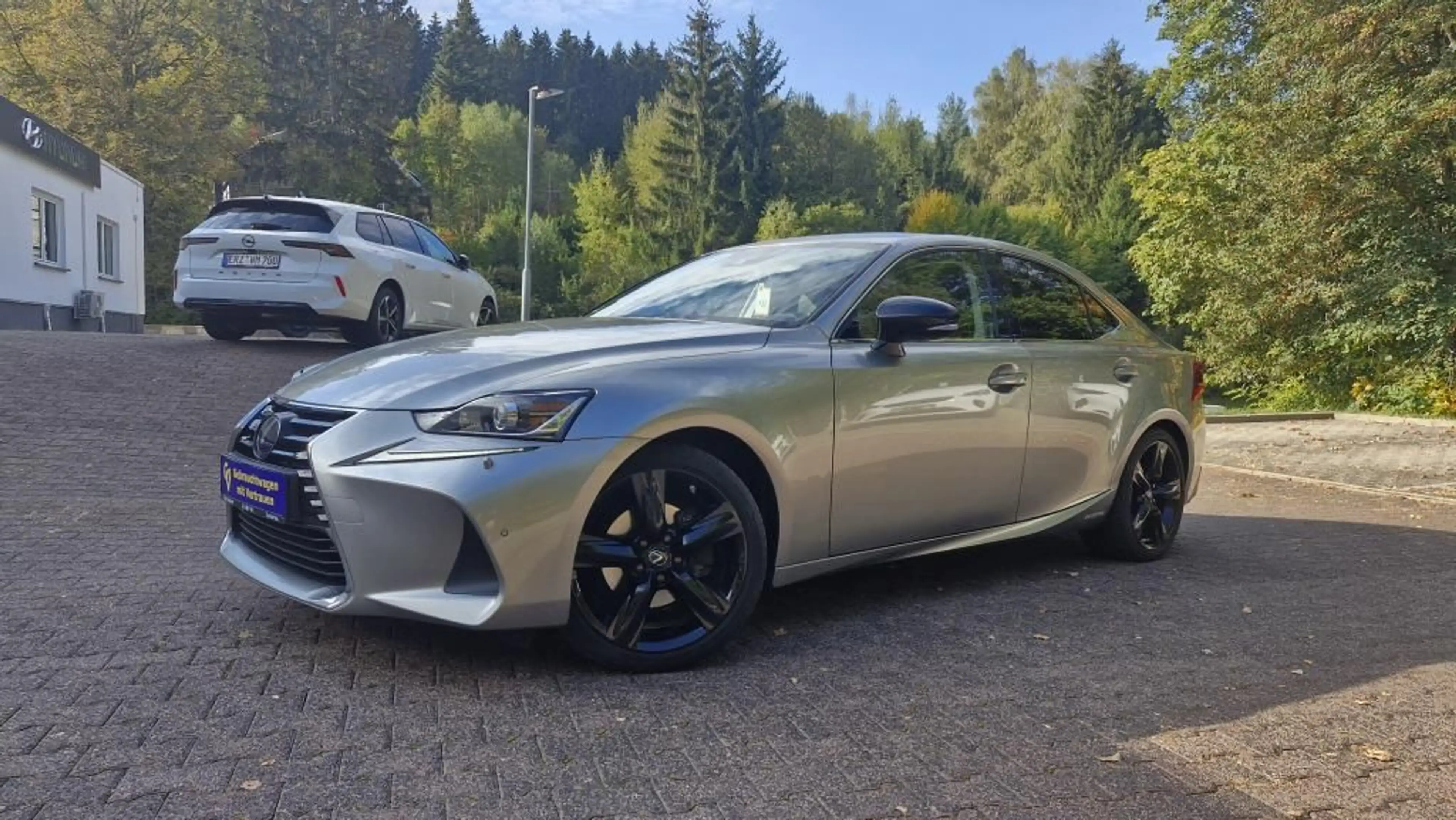 Lexus IS 300 IS300H 2.5 Hybrid Klimaautomatik+Sitzheizung
