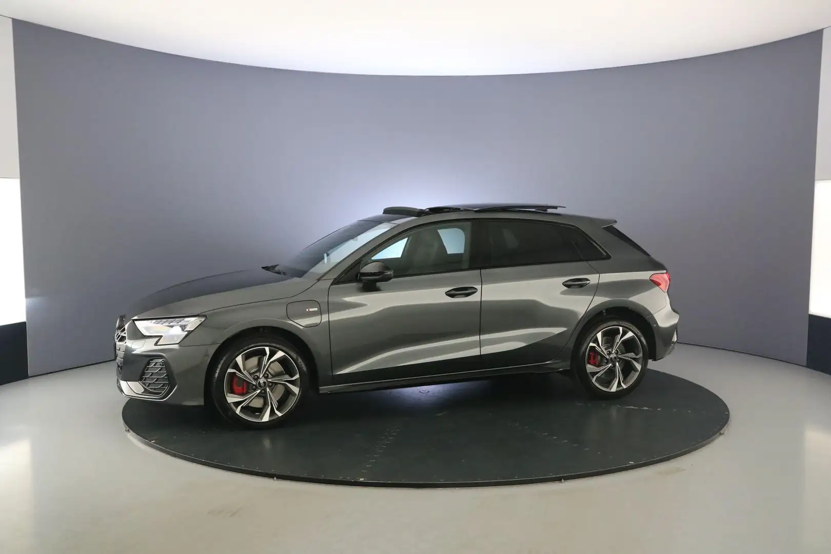 Audi A3 Sportback 45 TFSI e S edition Competition | Pano | - 2