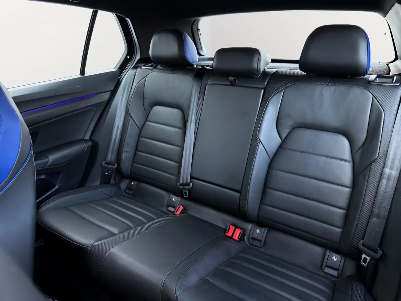 Volkswagen Golf R снимка Volkswagen Golf R