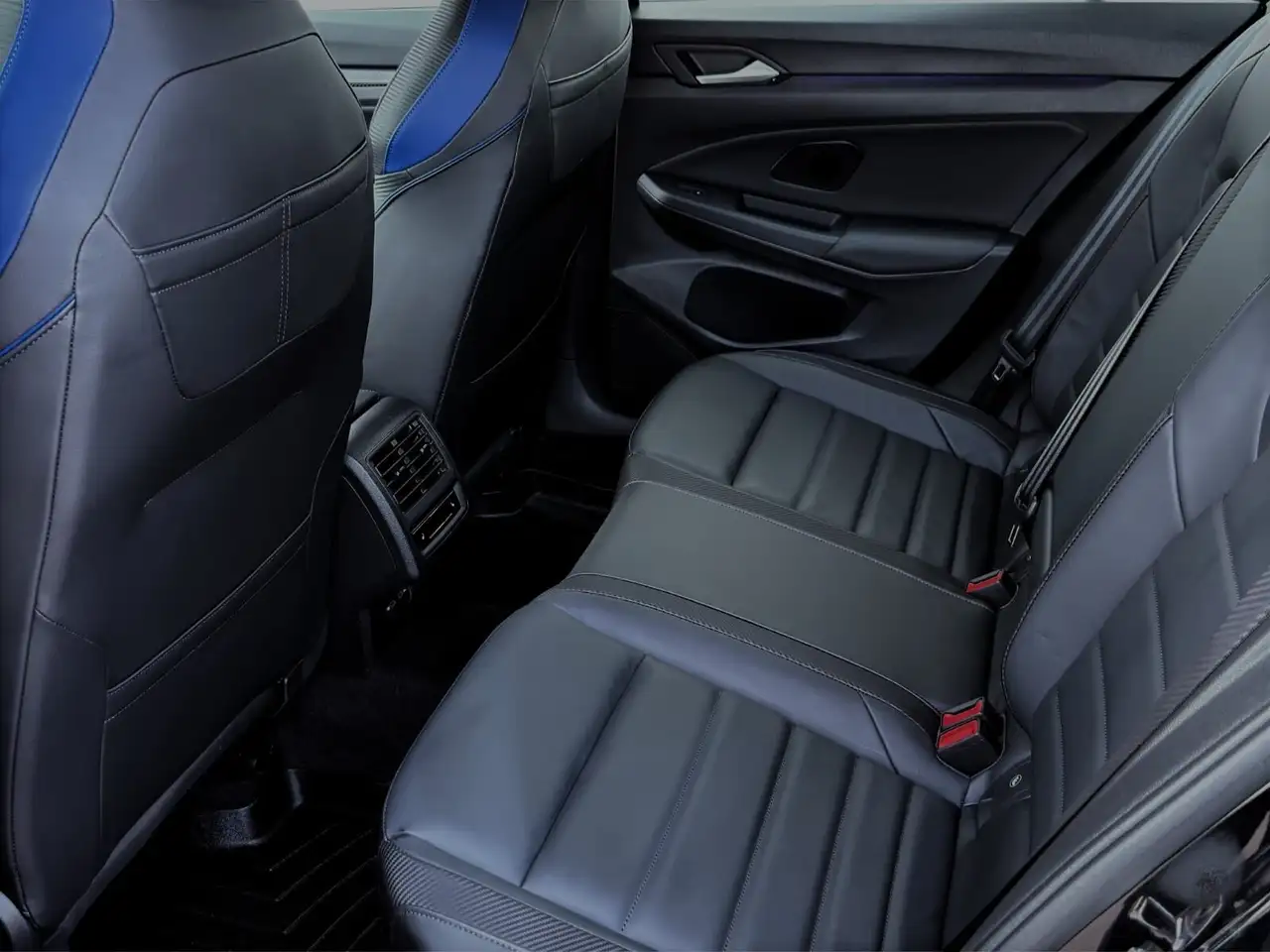 Volkswagen Golf R снимка Volkswagen Golf R