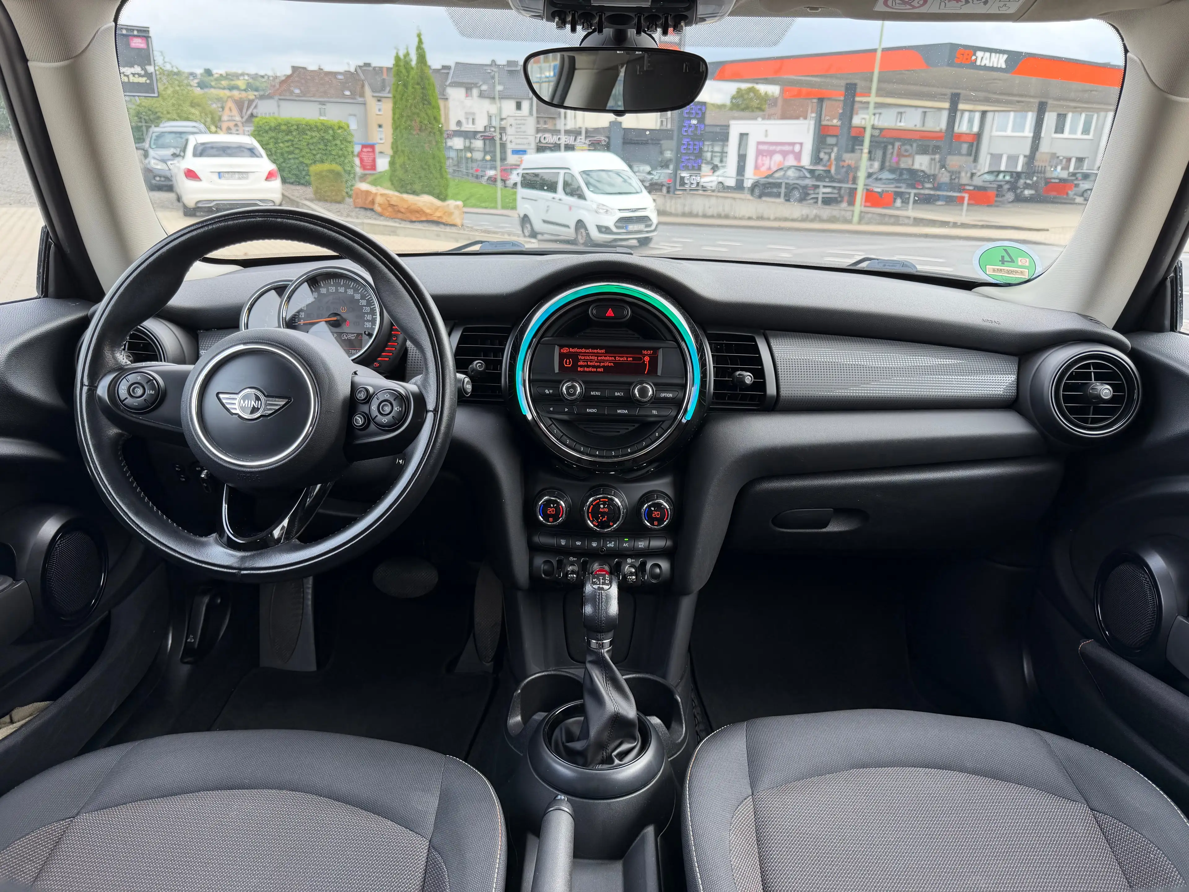 MINI Cooper D Cooper D  Automatik Euro 6 — photo 14